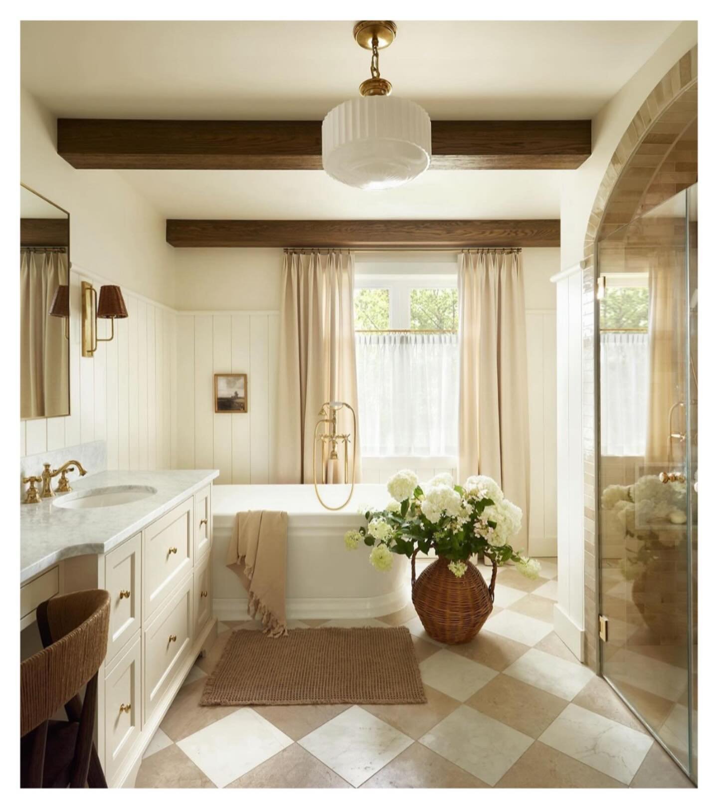 The proportions of this stunning bathroom by @akbdesign really speak to me! The oversized tiles set the scene; drawing you into the luxuriously designed room. What a calming space to spend time in - and that shower!! Just wow. 
.
.
.
.
.
.
.
#country