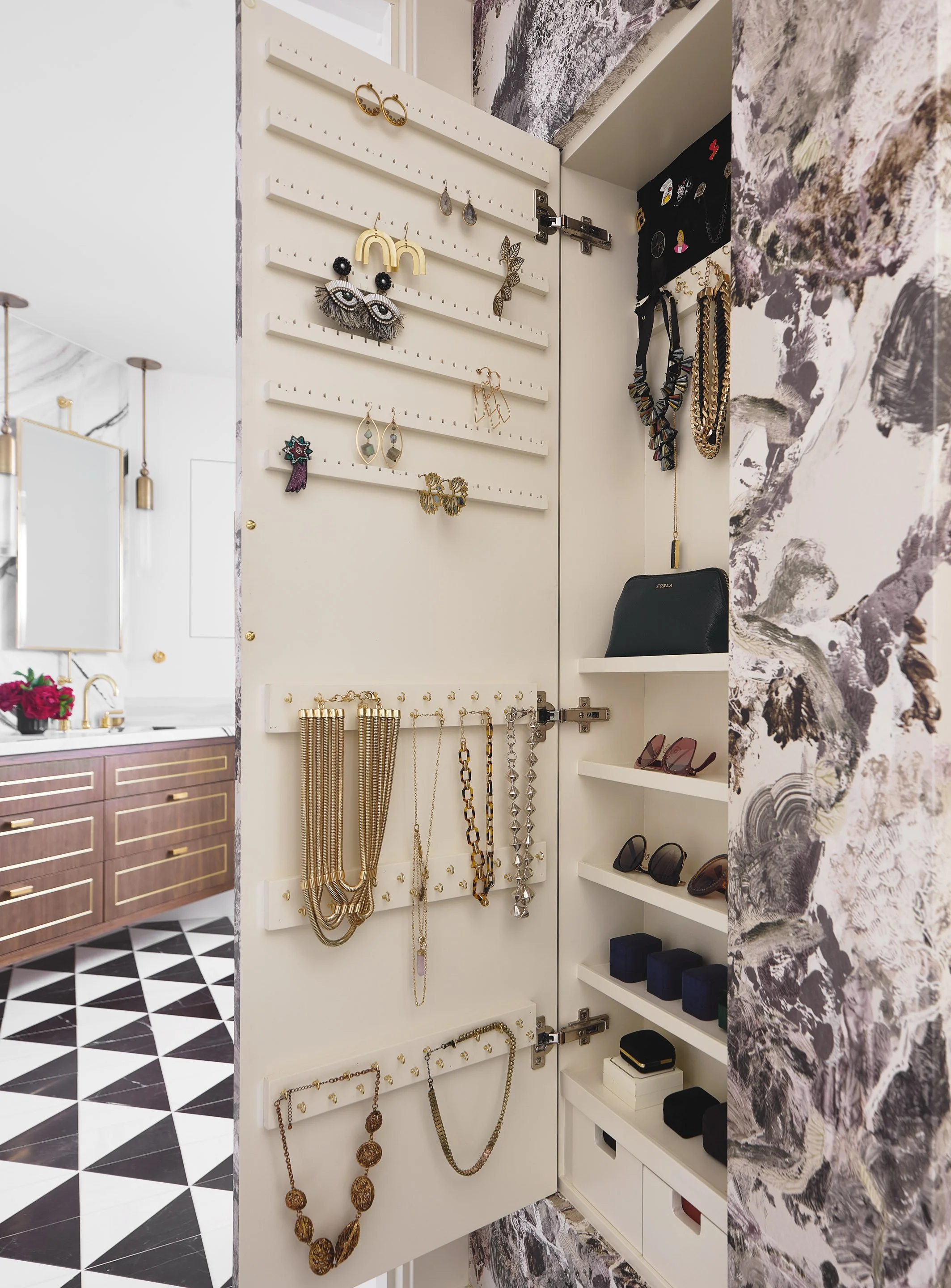 Copy of MLINDA_Closet_03c.jpg