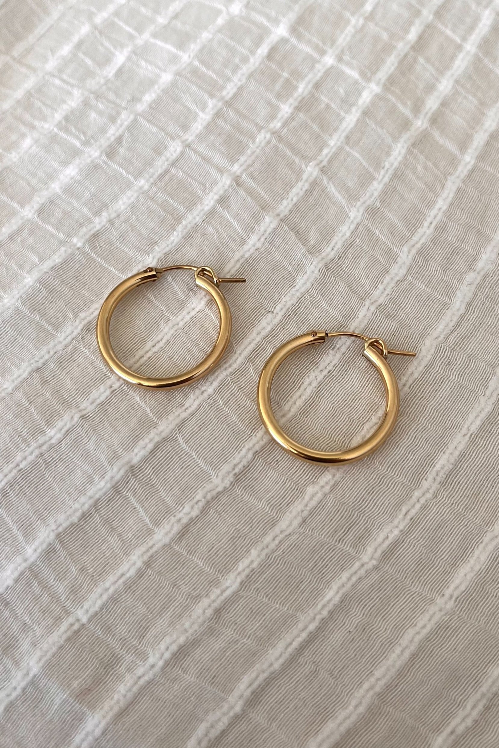 classic hinge hoops