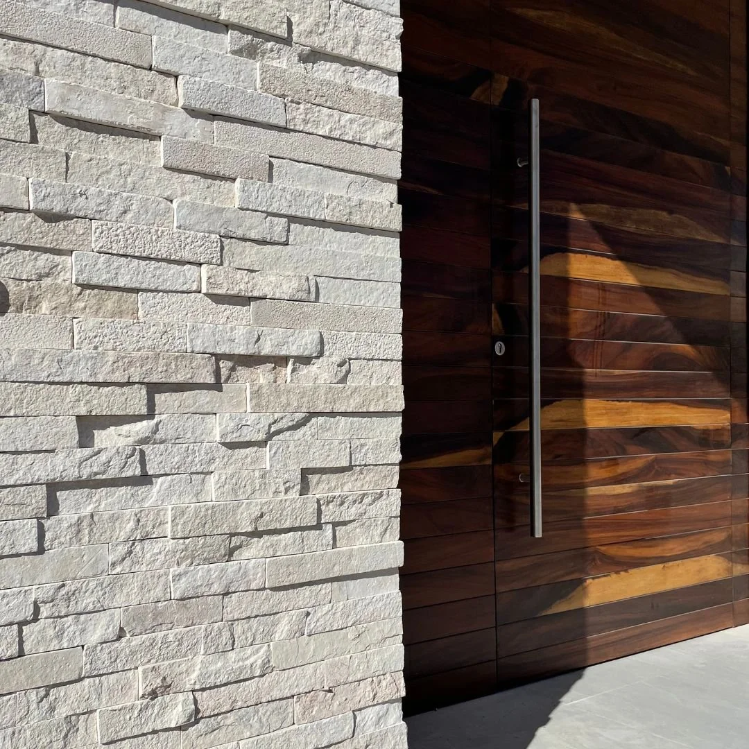 Instalada en formato de 5 cm de alto por largos libres.