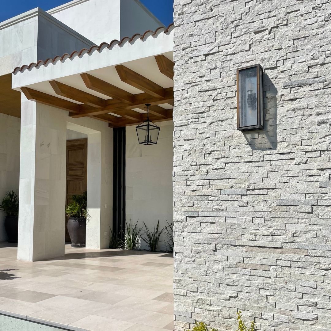 Instalada en formato de 5 cm de alto por largos libres.