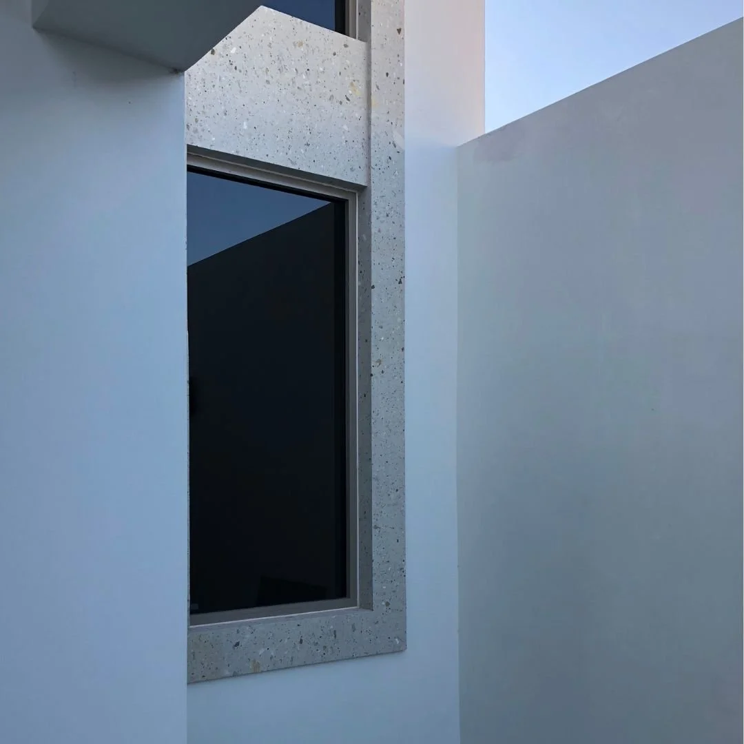 Instalación sobre marco de ventana. 