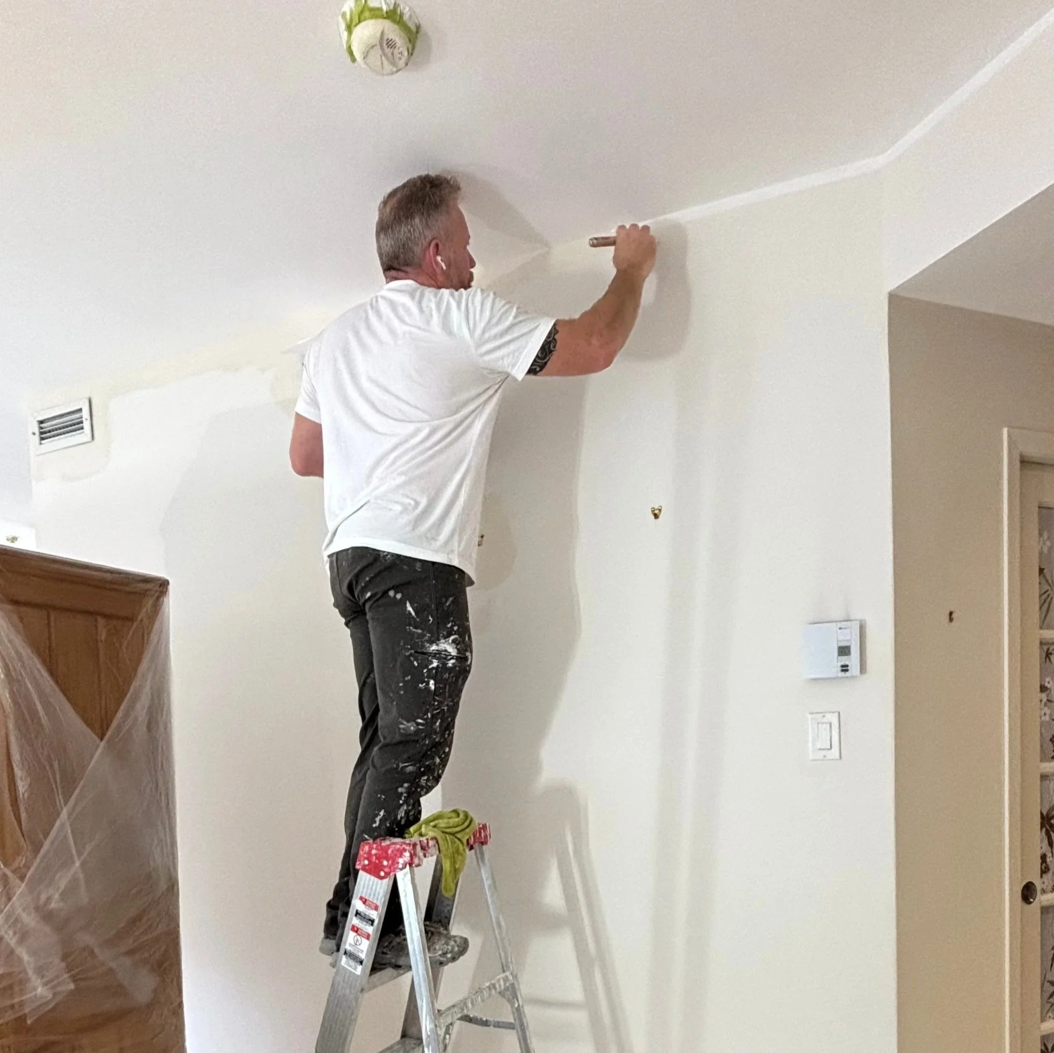 Découypage de murs dans un condo à Laval fait par MP Peinture, secteur Chomedey