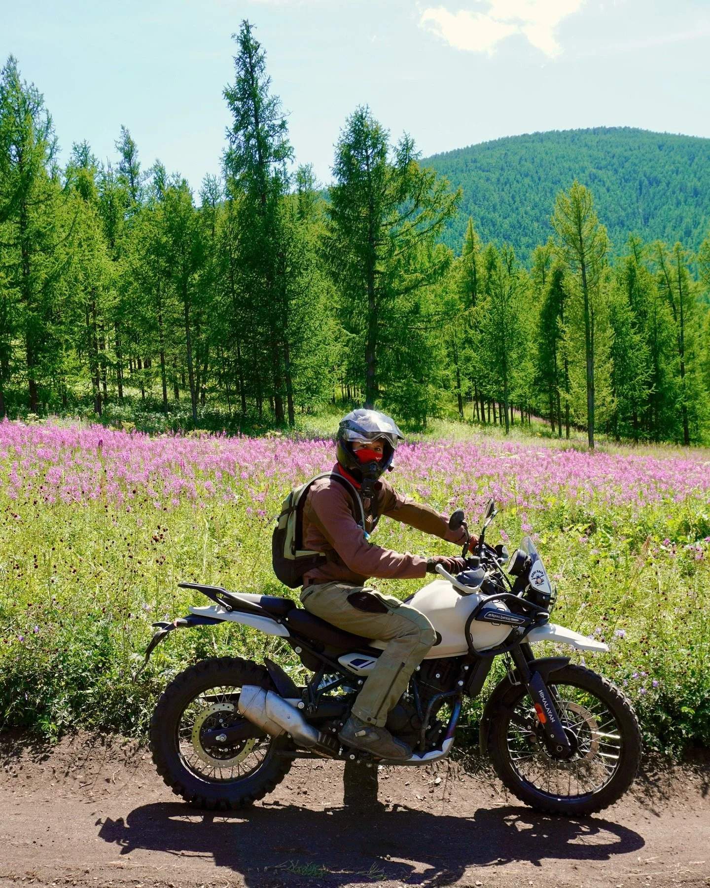 &bull; The Mongolian Odyssey Tour through our travelers&rsquo; lens: explore nomadic life, warm bonfires under the stars, rare wildlife, and rich cultural heritage &mdash; all in one unforgettable.

📸: @rev_roam 
Real moments. Real stories.

#BuiltB