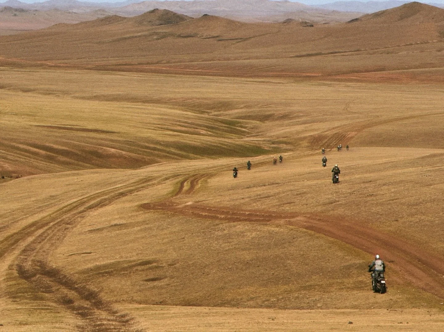 &bull; FUJIFILM moments from the Gobi Raid Motorcycle Tour in Mongolia 🇲🇳

From downhill rides across rugged terrain to encounters with Bactrian camels, every frame captures the raw beauty of the Gobi. Supported by our full backup crew, riding thro
