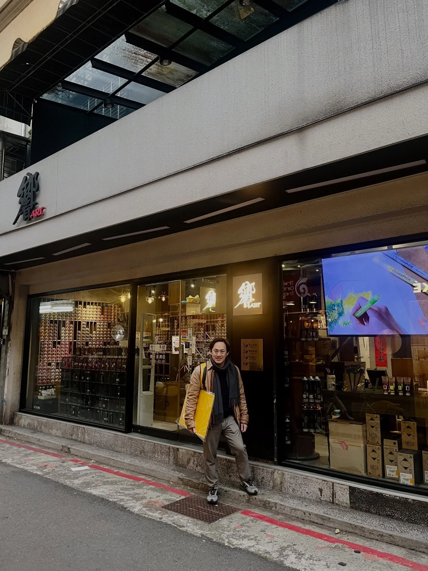 The @danielsmithartistsmaterials presentation and live demo at @xiang.artshop together with the wonderful artist @yu.sih.ying.
Thank you to everyone who came and spent such a creative time with us. Special thanks to Sam and Xa-Art for making this eve