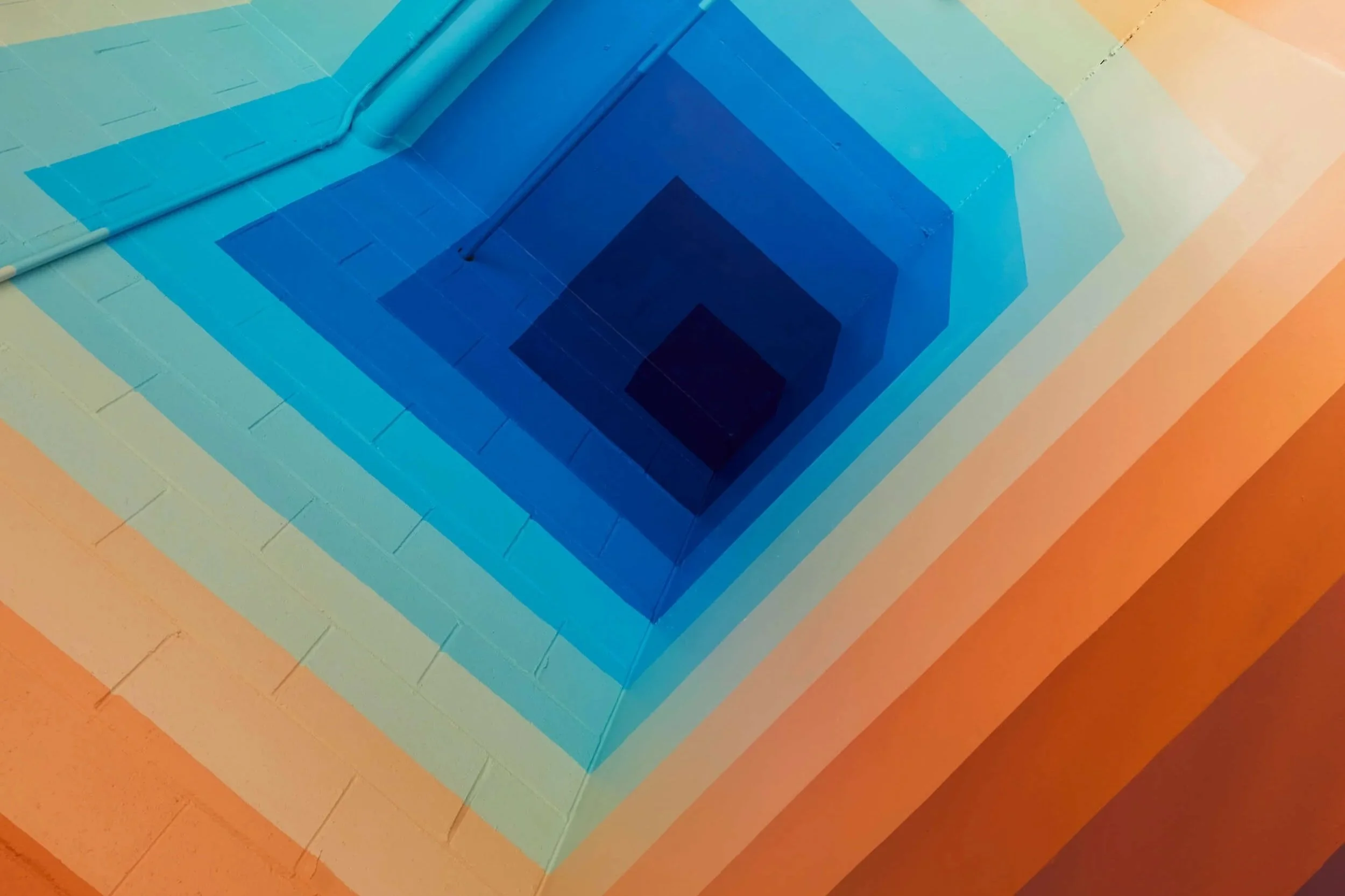 optical mural painted in concentric colours