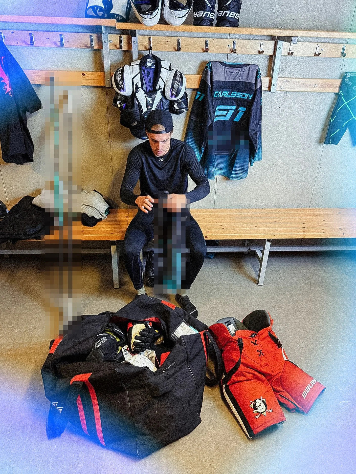 We linked up with @leocarlssoon earlier this week. Big things for @bauerhockeyeurope on the way 🎬🔥🏒 Dropping soon.