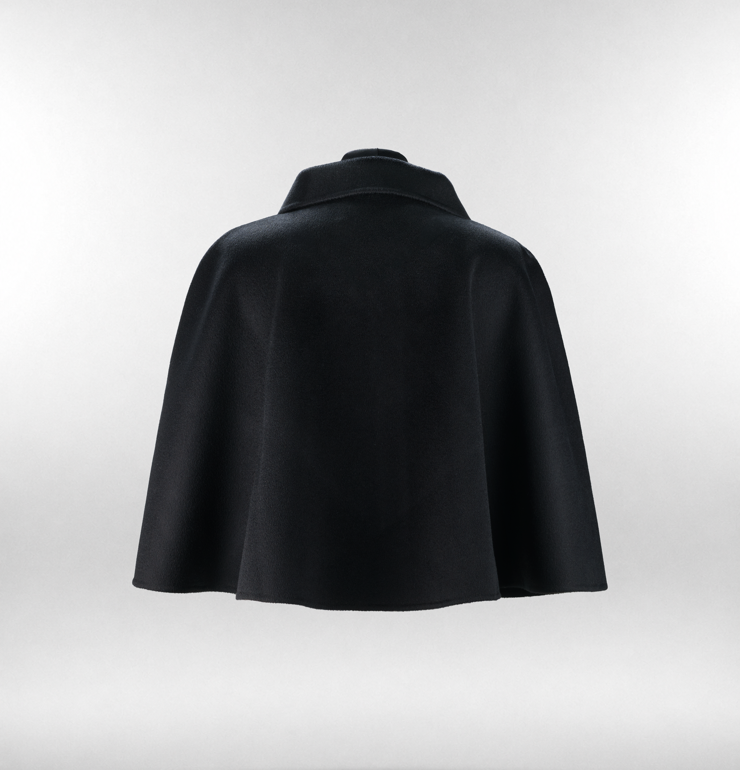 castellaines-eloise-cape-black-back.png