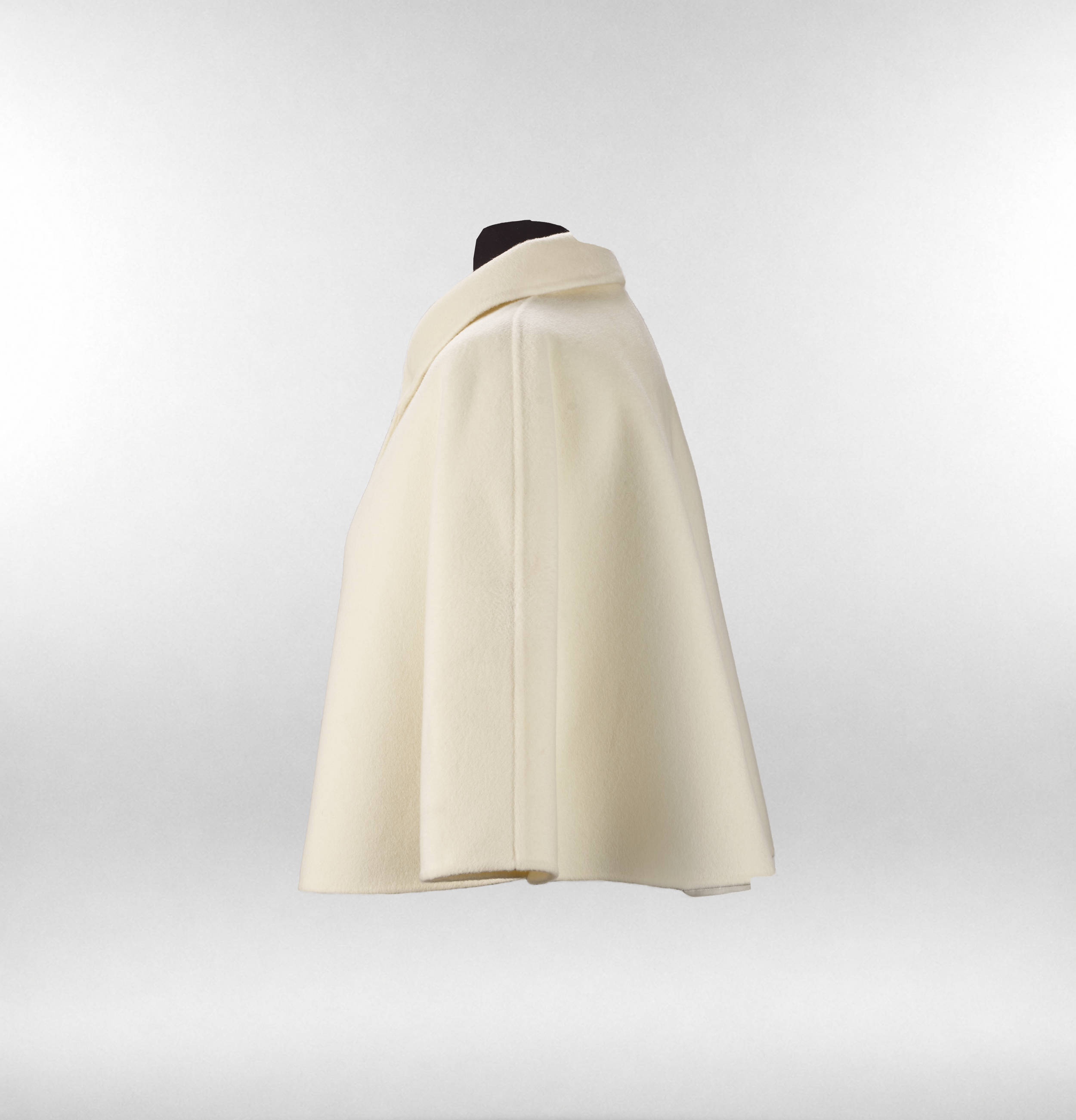 castellaines-eloise-cape-ivory-side-view.png