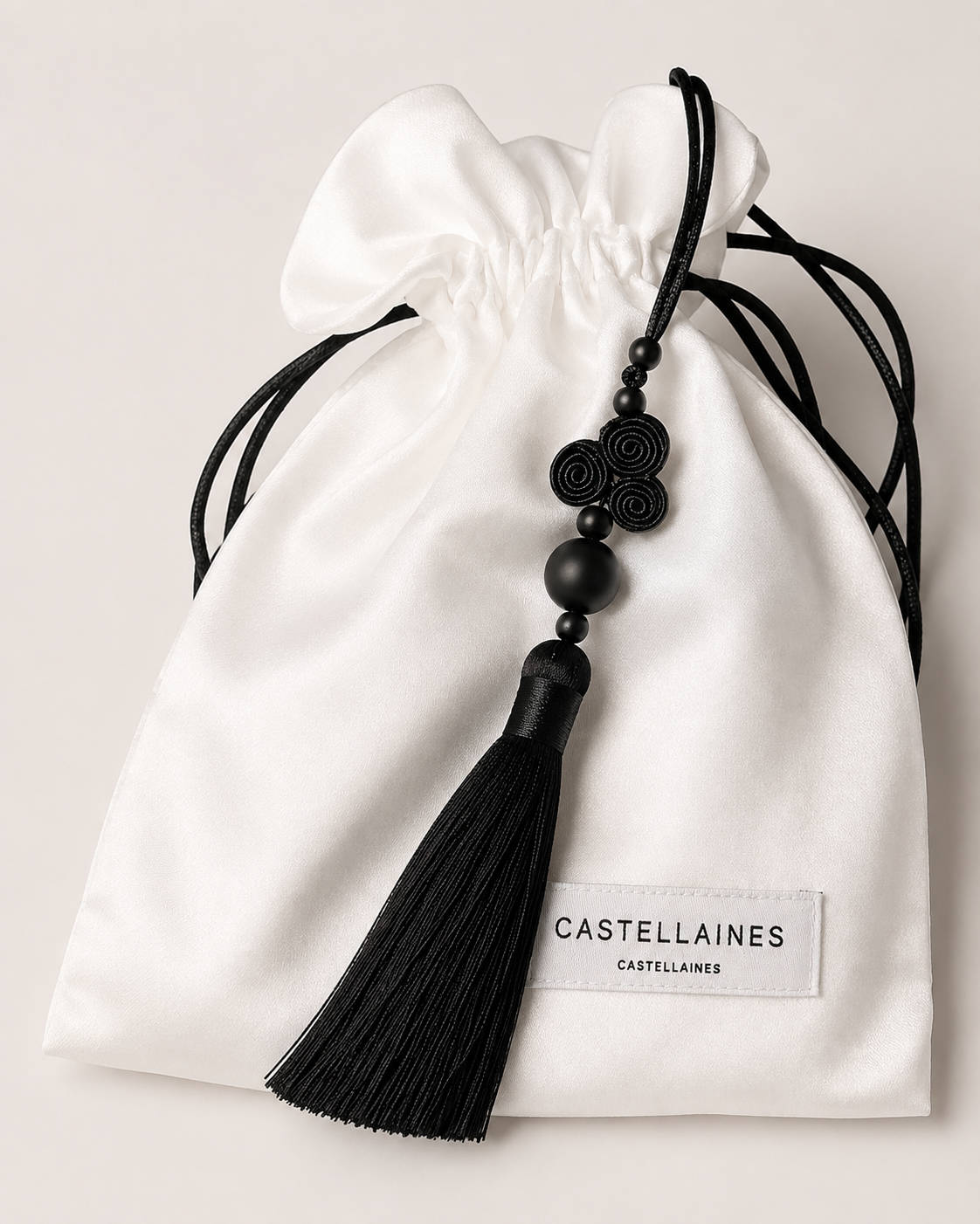 castellaines-ines-necklace-dustbag.png