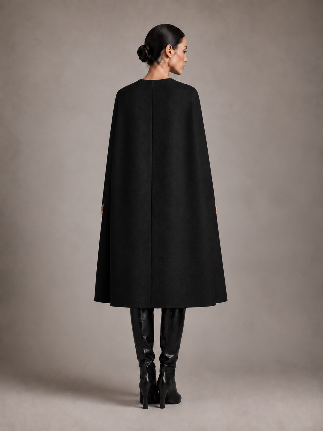 castellaines-ayane-cape-noir-back-view-product-shoot.png