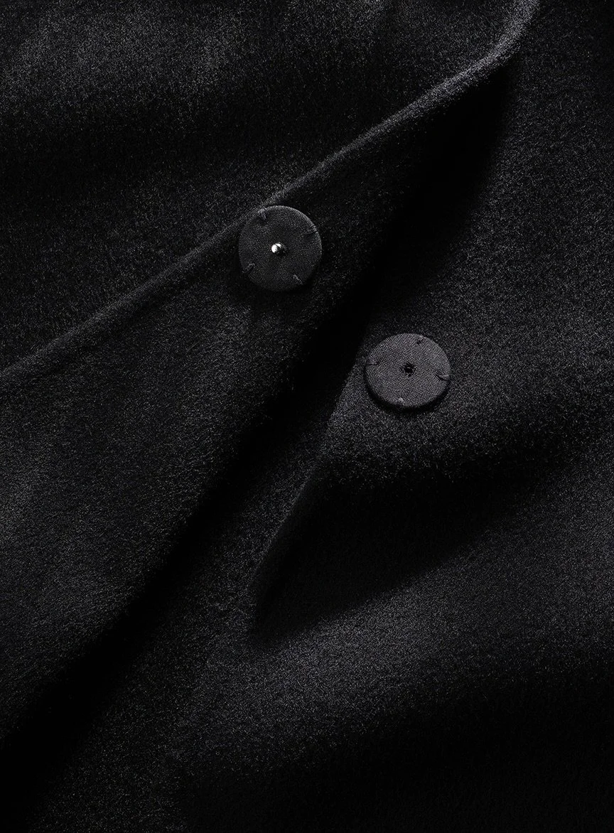audrey-cape-black-double-faced-cashmere-details-front-buttons.jpeg