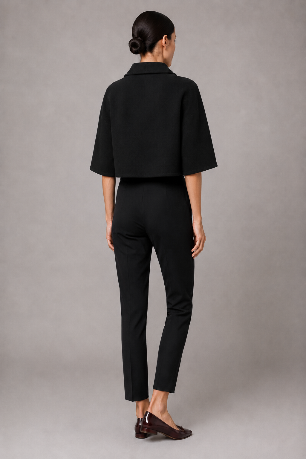 castellaines-eloise-cape-black-back-studio.png