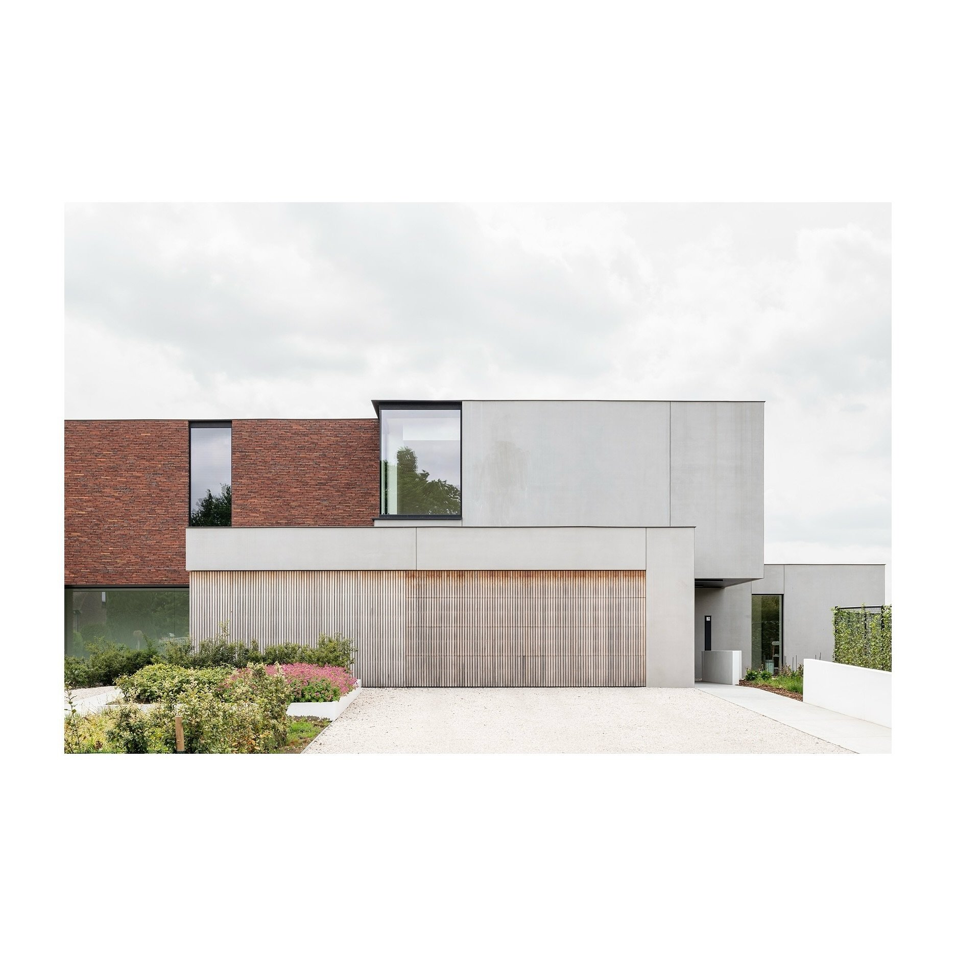 Tweewoonst KS

Fotograaf: @michielvergauwe_photography 

#architecture #house #architect #architecturephotography #architectuur #architectedinterieur #interiordesign #interieurinspiratie #mirandadeboeck #keukeninspiratie #woning #architectuurbelgi&eu