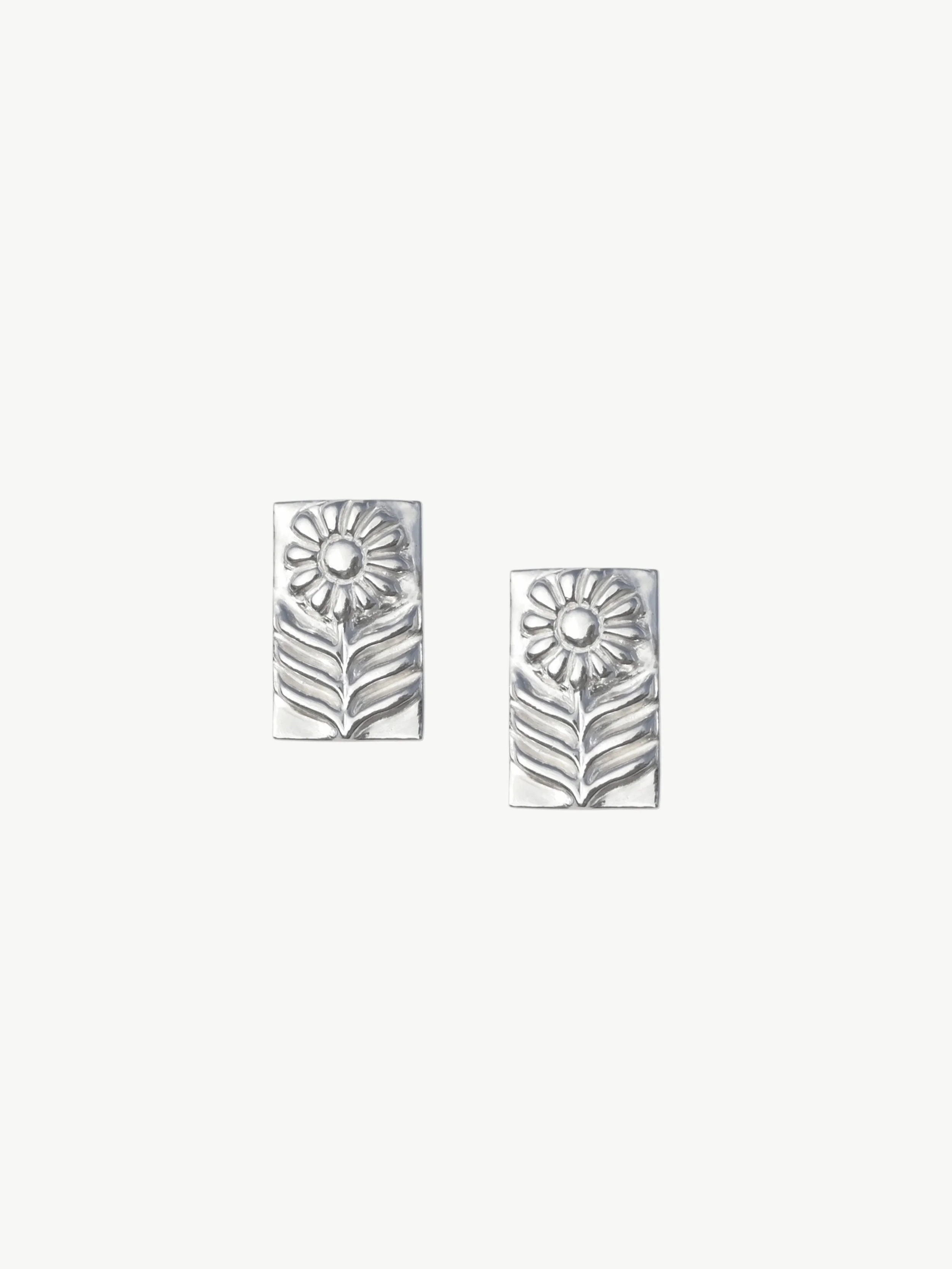 Pauline Hagan_Sunflower relief earrings silver_1.jpg