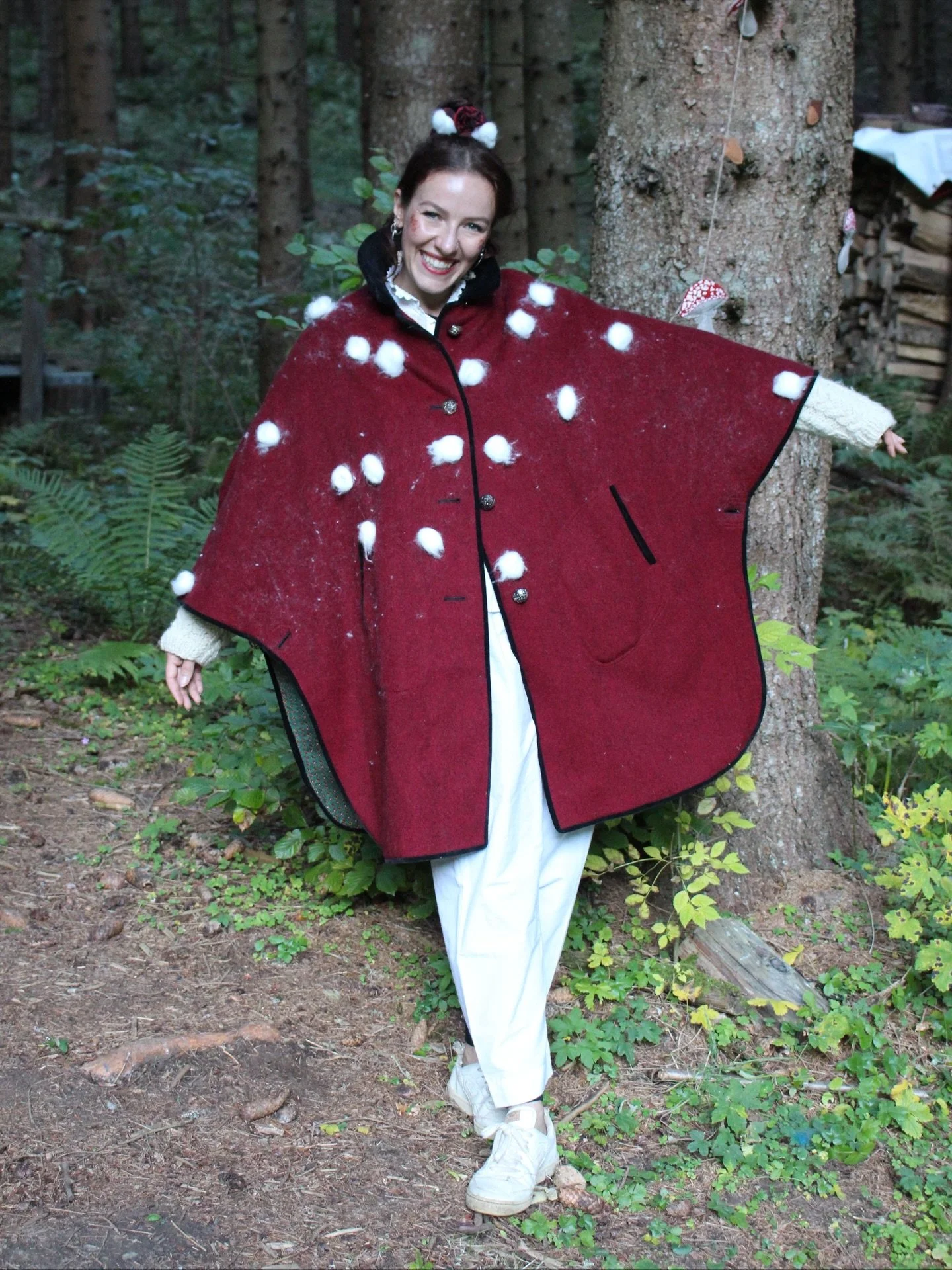 Happy Friday from Amanita muscaria aka fly agaric aka me 🍄 in October I organised an immersive mushroom walk featuring an outdoor exhibition and a foraging walk &hellip; and of course I couldn&rsquo;t miss the opportunity to dress up 🙃✨ more impres