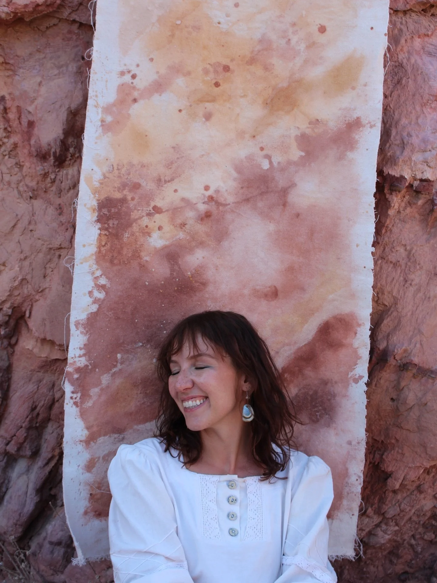 Ochre dreams - part I 

Pictures of some of my happiest days in Nuweiba with my mum, my friends Ahmed and Ibrahim from Tarabeen and my doggy Simre. I got to paint in the mountains using the precious ochres and then took my friends to capture my work 