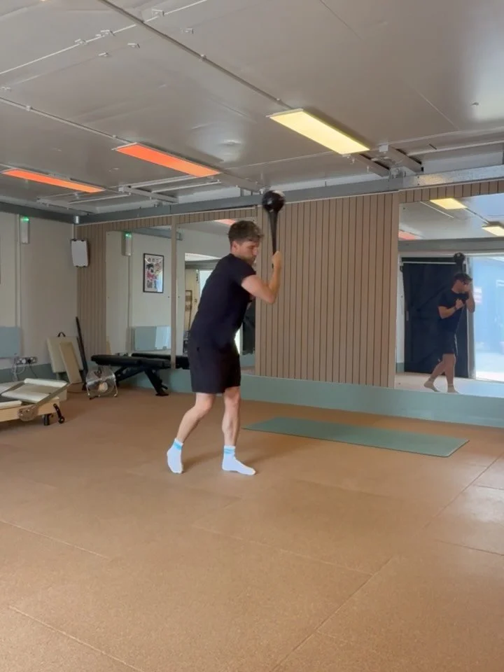 Discover the advantages of club training with @simonamphlettfitness :

&bull; Develop functional strength in 3 planes of motion.

&bull; Improve coordination and overall body awareness.

&bull; Achieve integrated movement for the shoulder girdle.

Ge