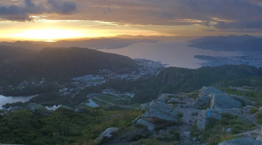 sonnenuntergang-am-lovstakken.jpg