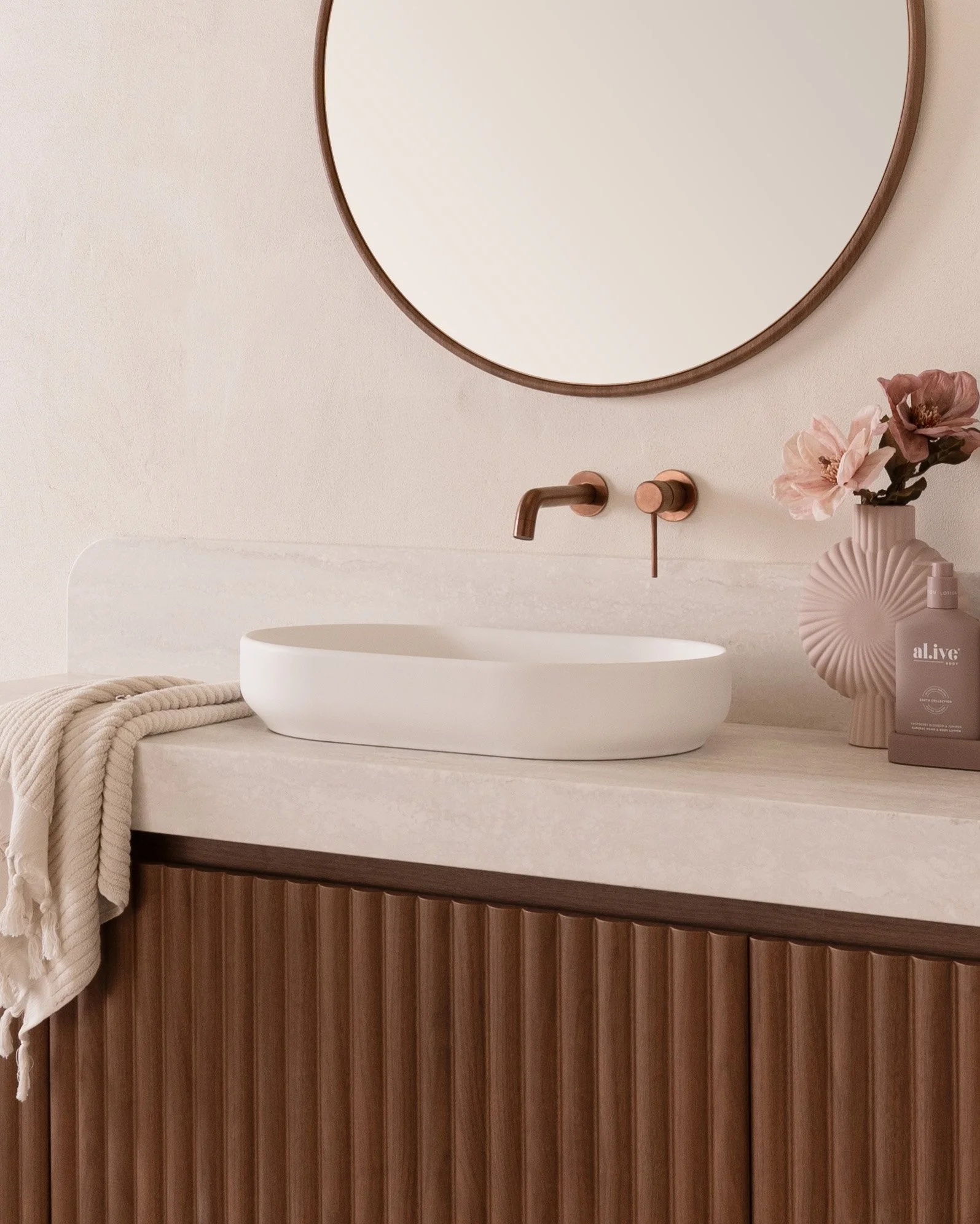 Harper 1500 - Florentine Walnut_Angle_basin_IG.jpg