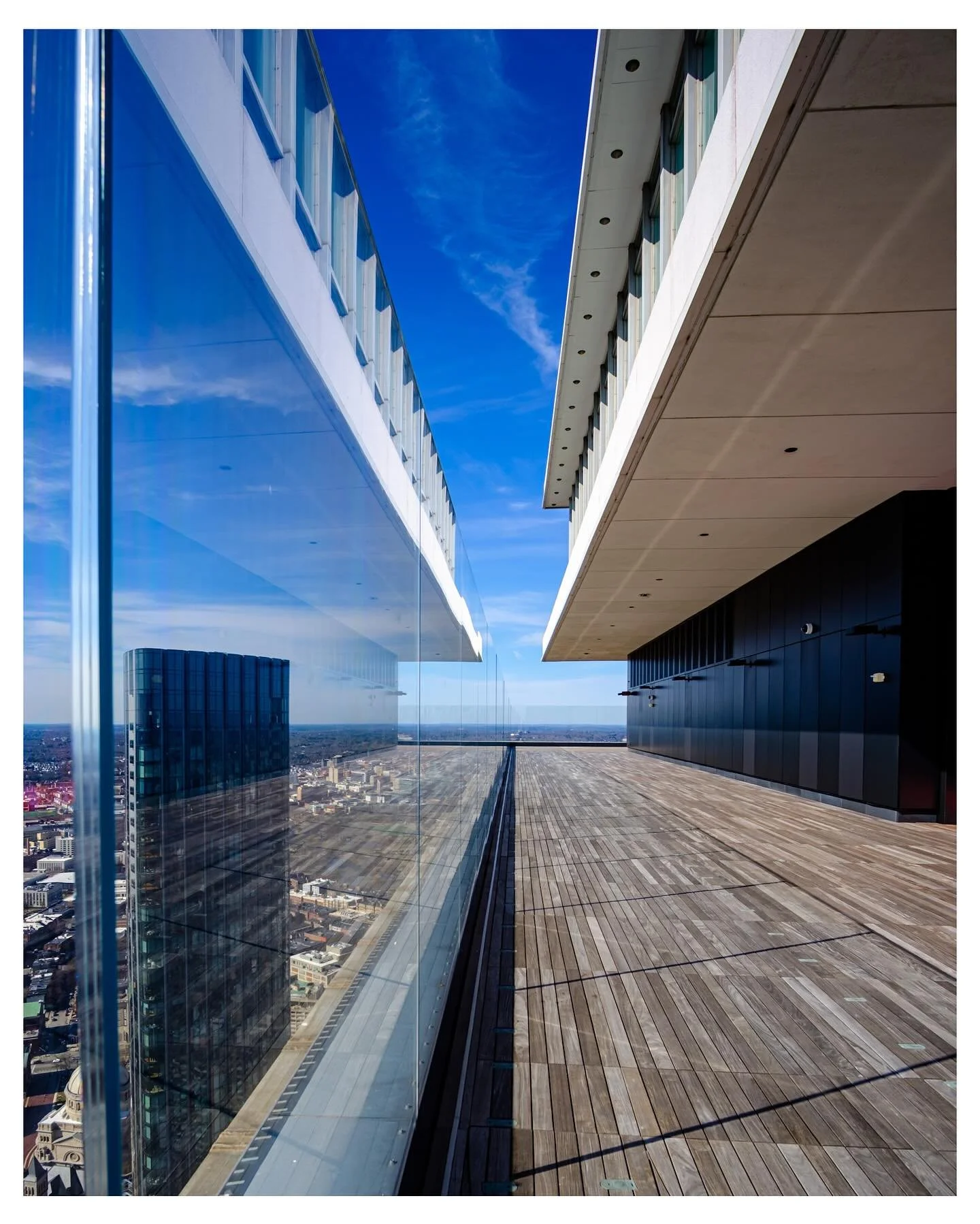 Boston as seen from @view_boston 
March 2025
📷 - Fuji X-H1
-
-
-
-
#photographer #photooftheday #boston #viewboston #fenway