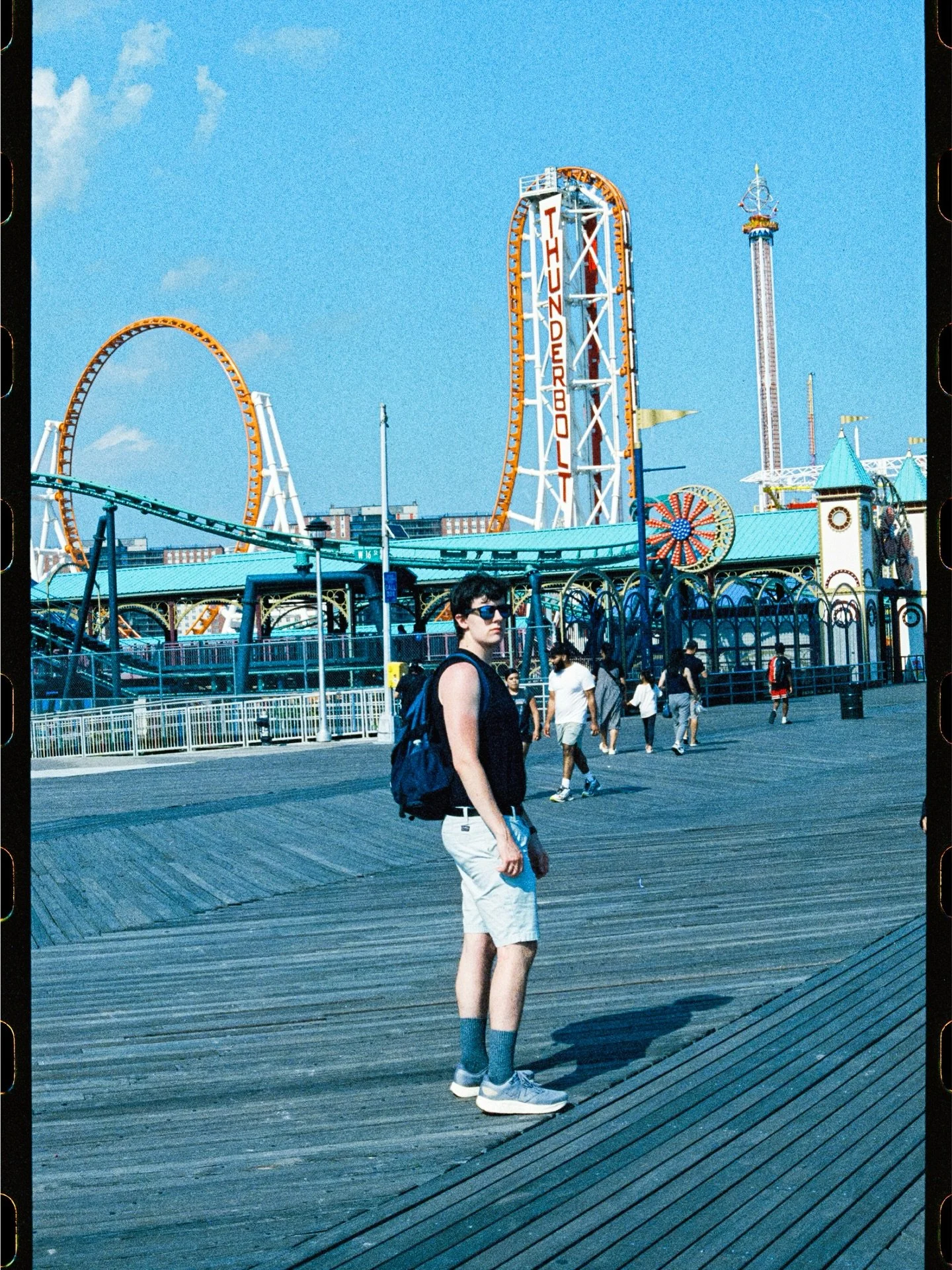 Bing Bong guess who finally developed his film rolls 

🎞️ Cinestill 800T

-
-
-
-
#coneyisland #cinestill #newyork #film #canon
