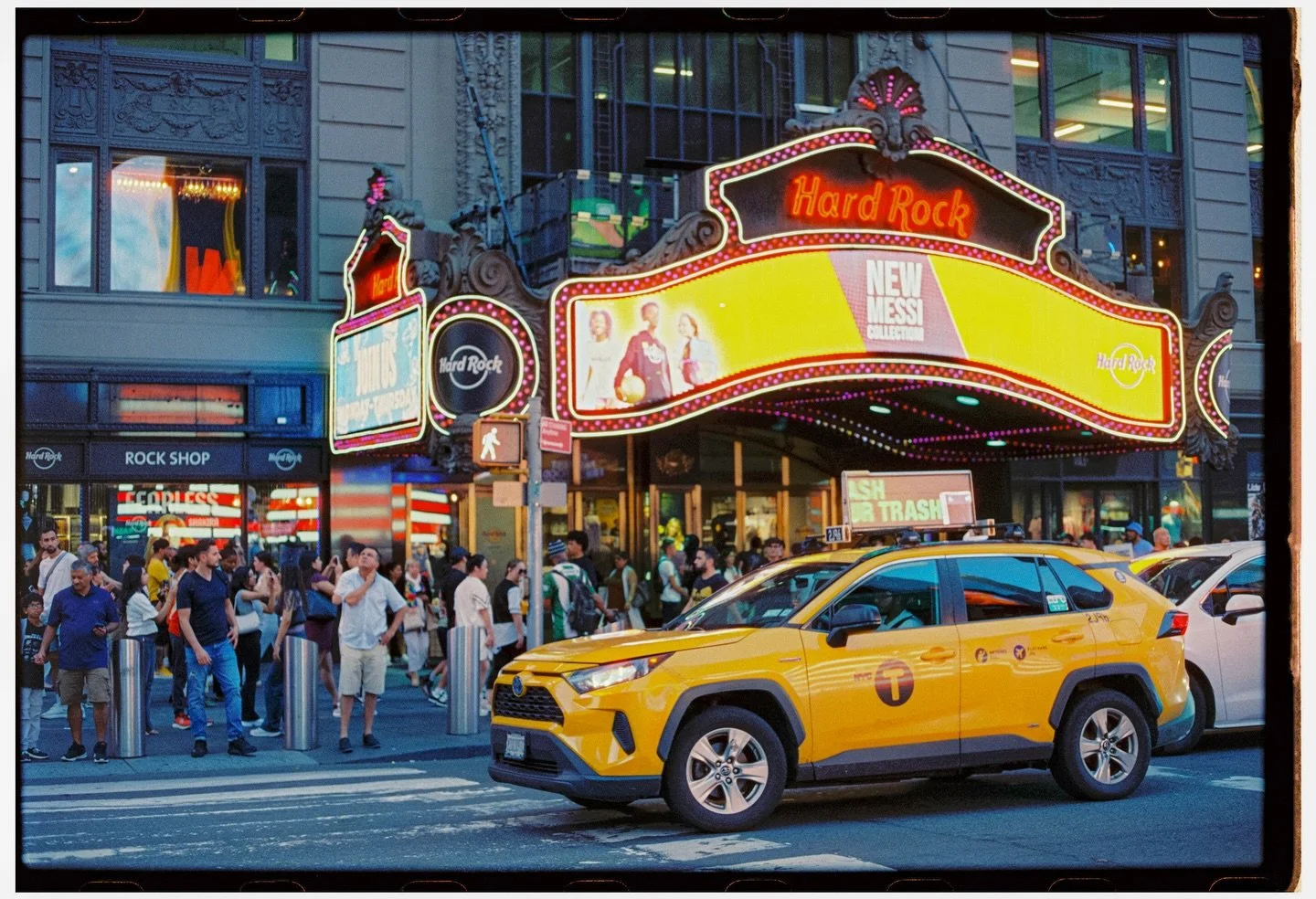 Time square on 35mm like it&rsquo;s a movie 

🎞️- Cinestill 800T
-
-
-
-
#timesquarenyc #nyc #film #cinestill #canon