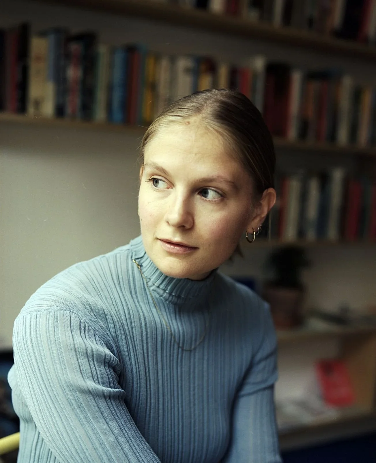 TALK & BOOK SIGNING: EMMA HOLTEN