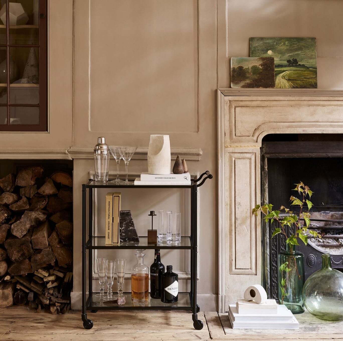 At Ette, our objective is to make sure your home reflects your values, needs and personal aesthetic. 

Whether it&rsquo;s 2 rooms or 4 rooms, an entire house or a bespoke project, your Ett&eacute; package will include two suggested colour palette rou