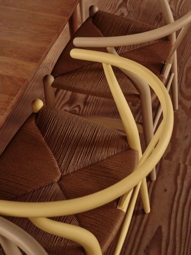 To celebrate more than 70 years of collaboration between @carlhansenandson and Hans J. Wegner, designer Ilse Crawford reinterprets the CH24 Wishbone Chair in a palette of nine soft yet complex colours. 

We particularly love this yellow, created for 
