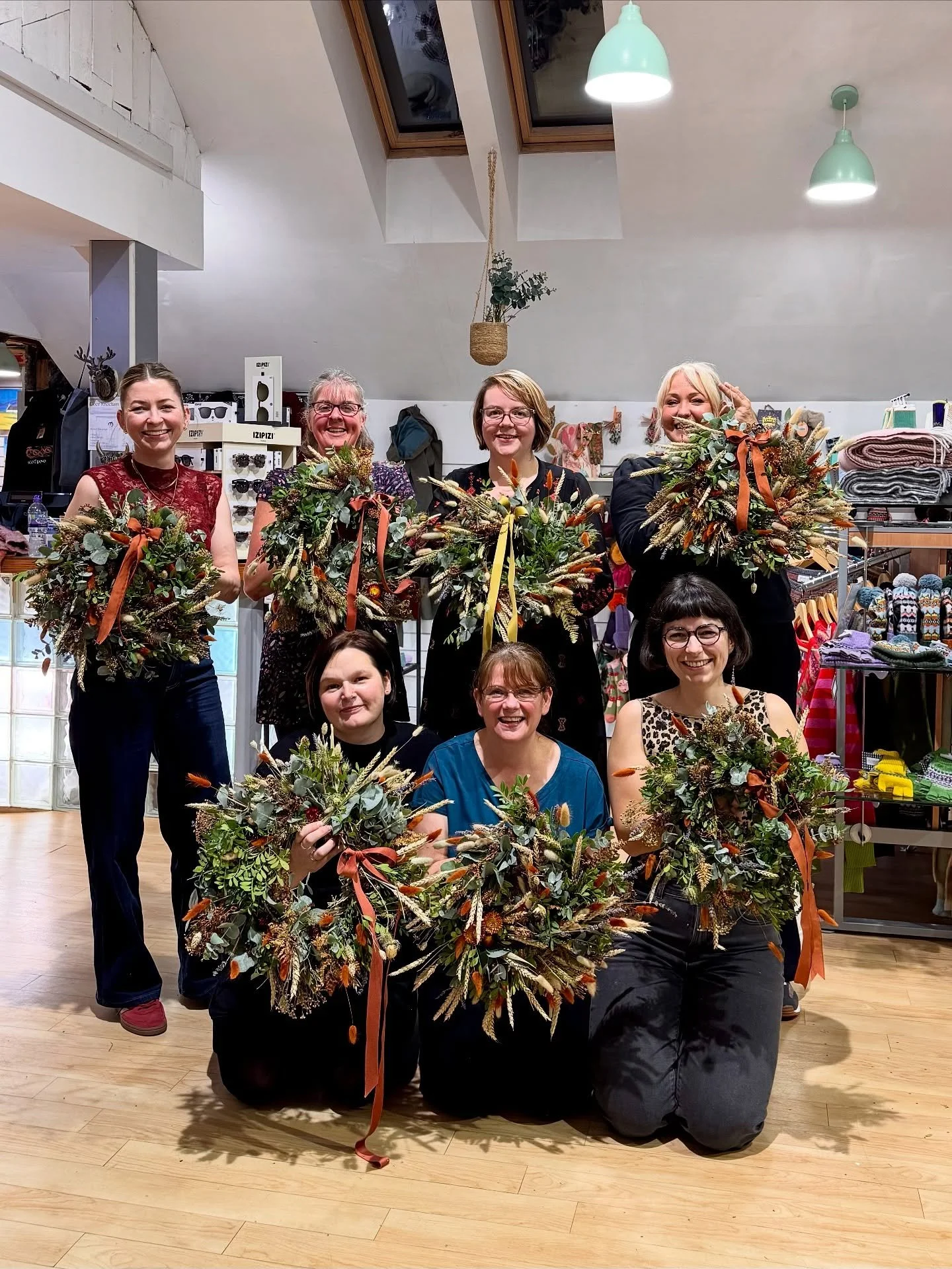 I spent last night hosting an autumn wreath making workshop for the lovely @thegranitehouse team 🌾🍂

we made the wreaths using a mix of foraged greenery, eucalyptus and lots of dried grasses and flowers on a straw base. everyone&rsquo;s wreath turn