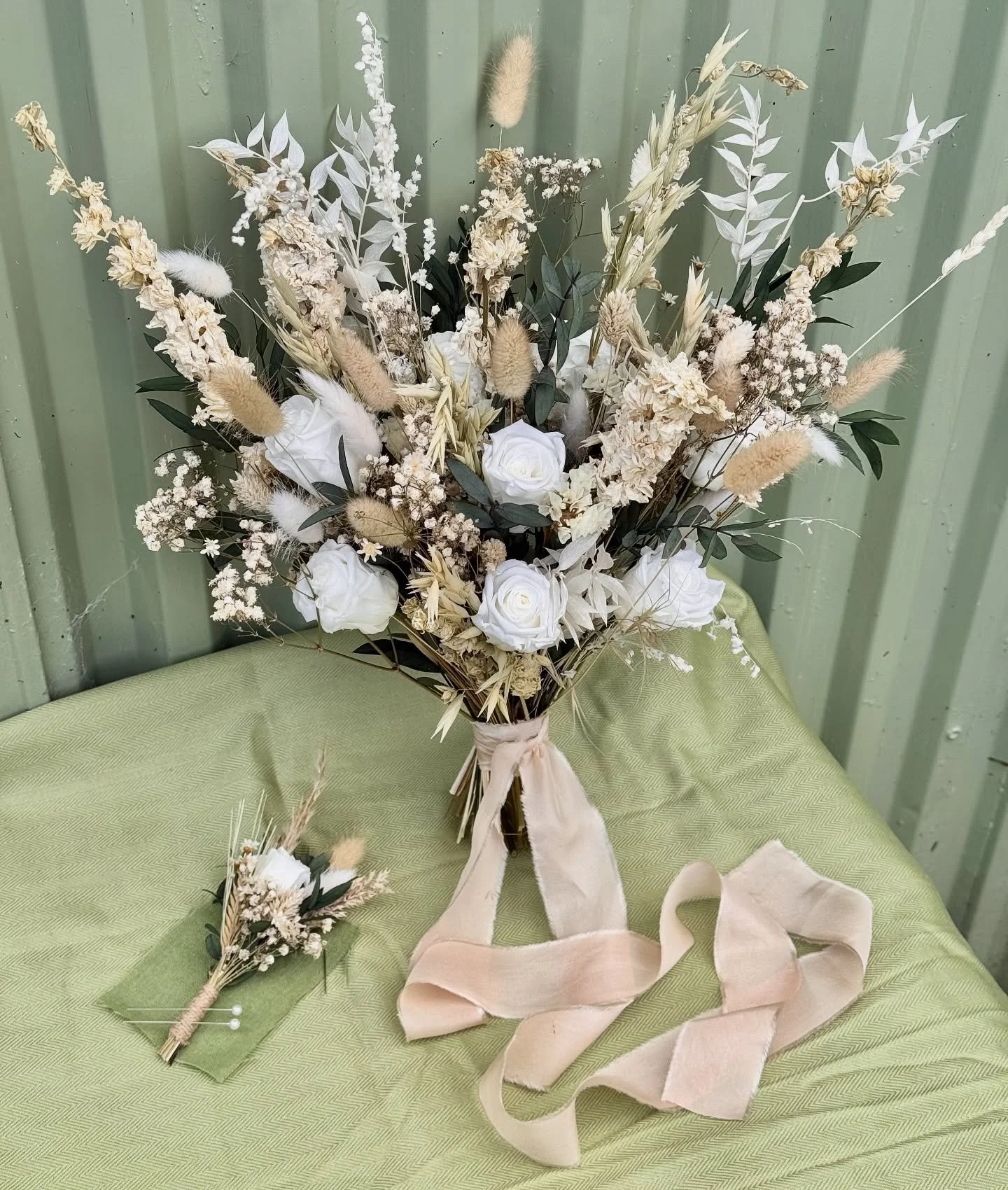 dried wedding florals for abi &amp; david 🌾🤍🌿

It was a joy to create these florals using a soft, natural palette with forest green tones, perfect for abi &amp; david&rsquo;s beautiful woodland wedding at @hmweddings .

thank you so much, abi, for