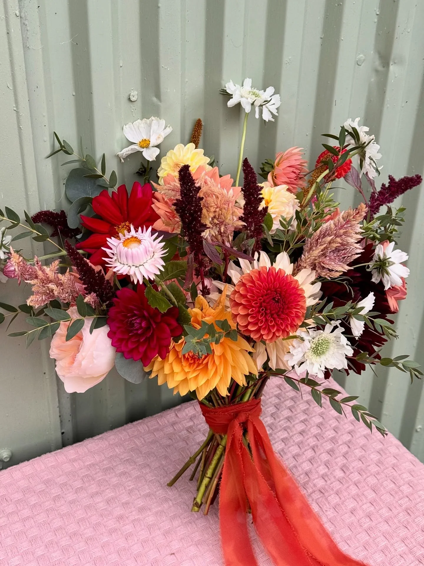 Autumnal wedding florals for Gemma &amp; Stephen&rsquo;s late October celebration 💒

Gemma wanted an autumnal palette softened with pinks and creams, full of texture, shape, and height. The beautiful blooms were grown by the incredibly talented @lil