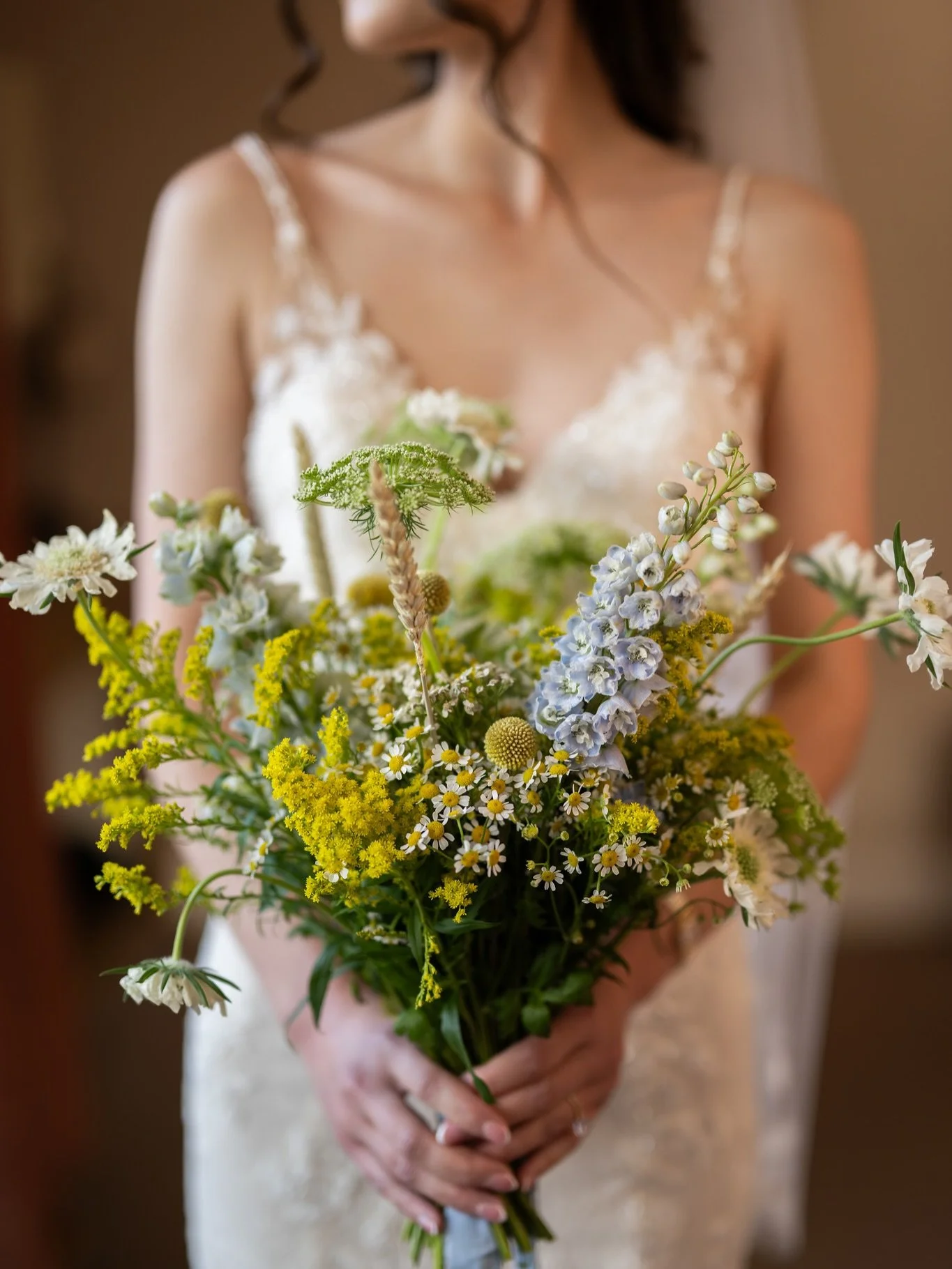 Meadow-inspired florals for Jamie &amp; Max 🌼🌱🌿

Finally getting around to sharing the florals from this gorgeous wedding last year. Jamie asked for arrangements with a true gathered-from-the-field feel, and I absolutely loved bringing that vision