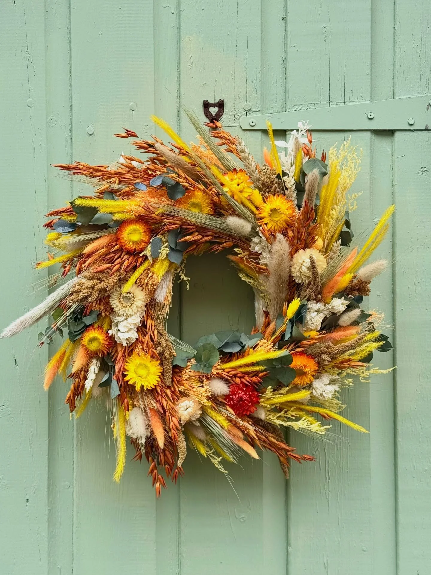custom dried flower wreath and bouquet 🍊🧡🌼🌾

packed full of dried eucalyptus, strawflowers, bunny tails, dried wheat grasses and lots more! 

if you&rsquo;d like a dried wreath or bouquet in your favourite colours drop me a message 💌

#FlowersBy