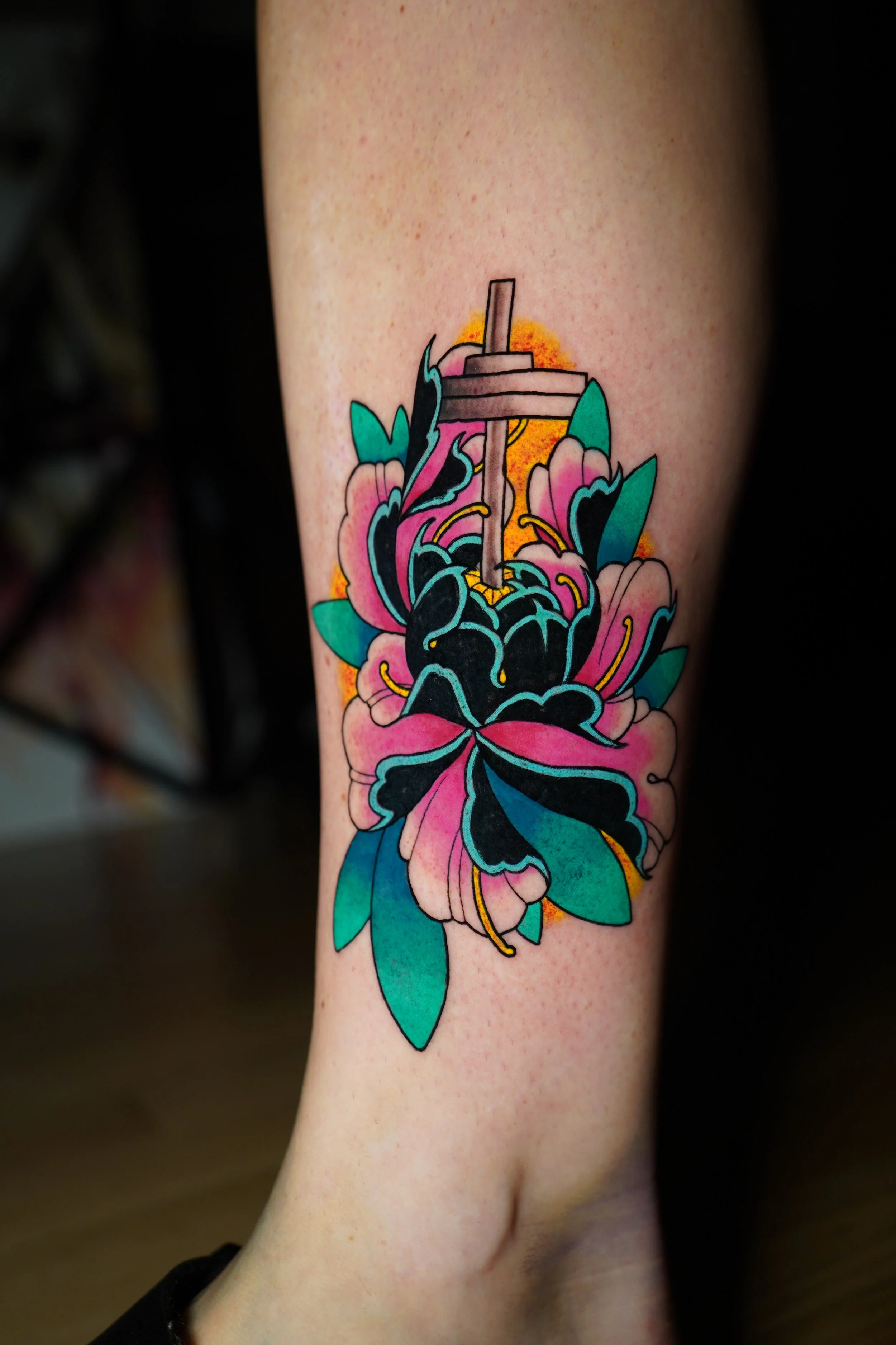Neotraditional peony with a barbell in full color