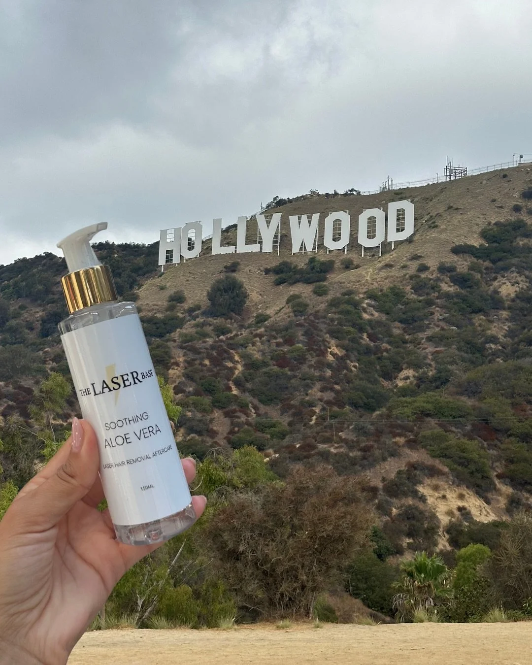 ☀️ From LA to Malibu &mdash; our aloe vera goes everywhere 🌴

Whether you&rsquo;re exploring California&rsquo;s hotspots or just soaking up some sun, this soothing gel is a must-have in your bag. 💚

Perfect for calming and hydrating skin after lase