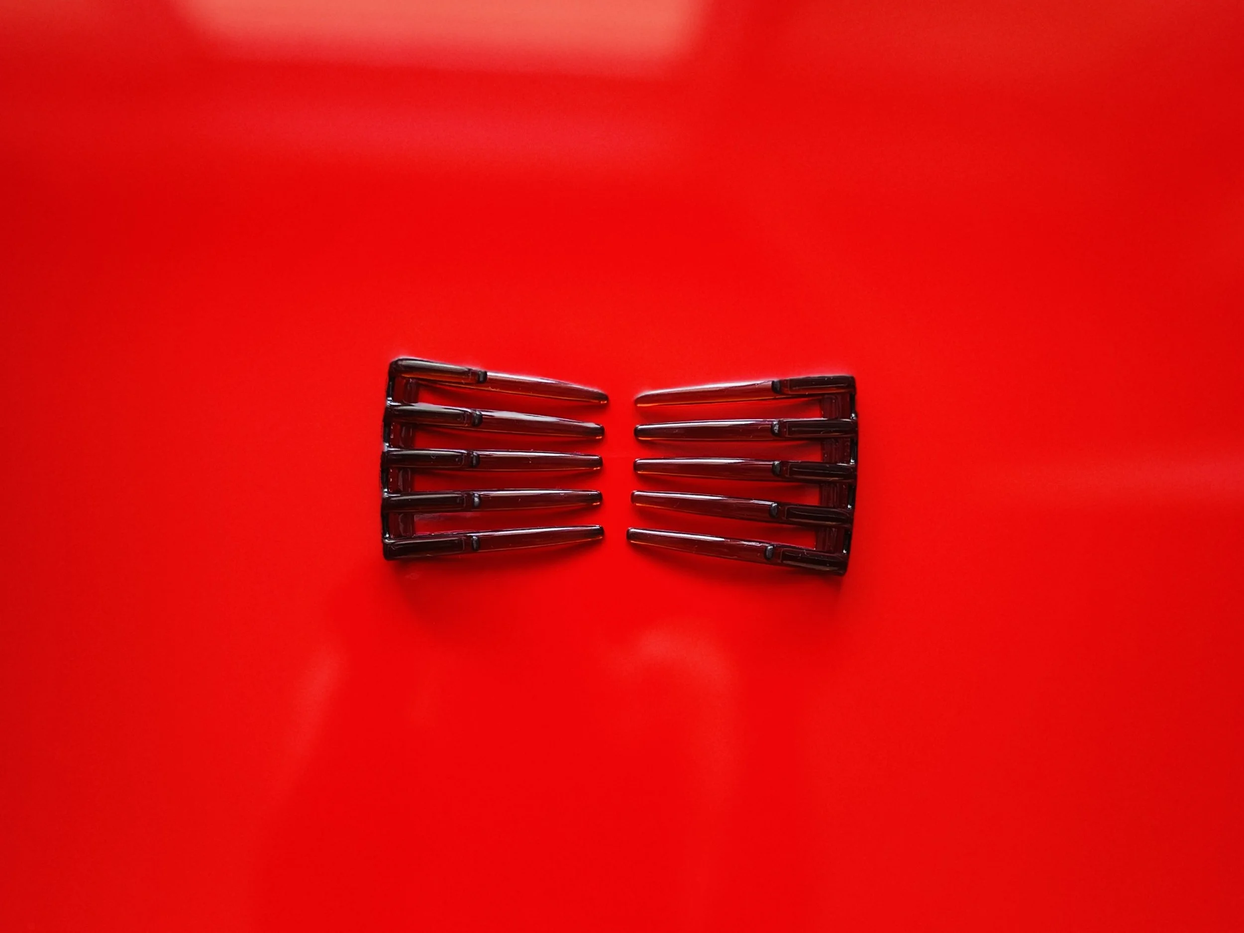 Interlocking Brown Combs