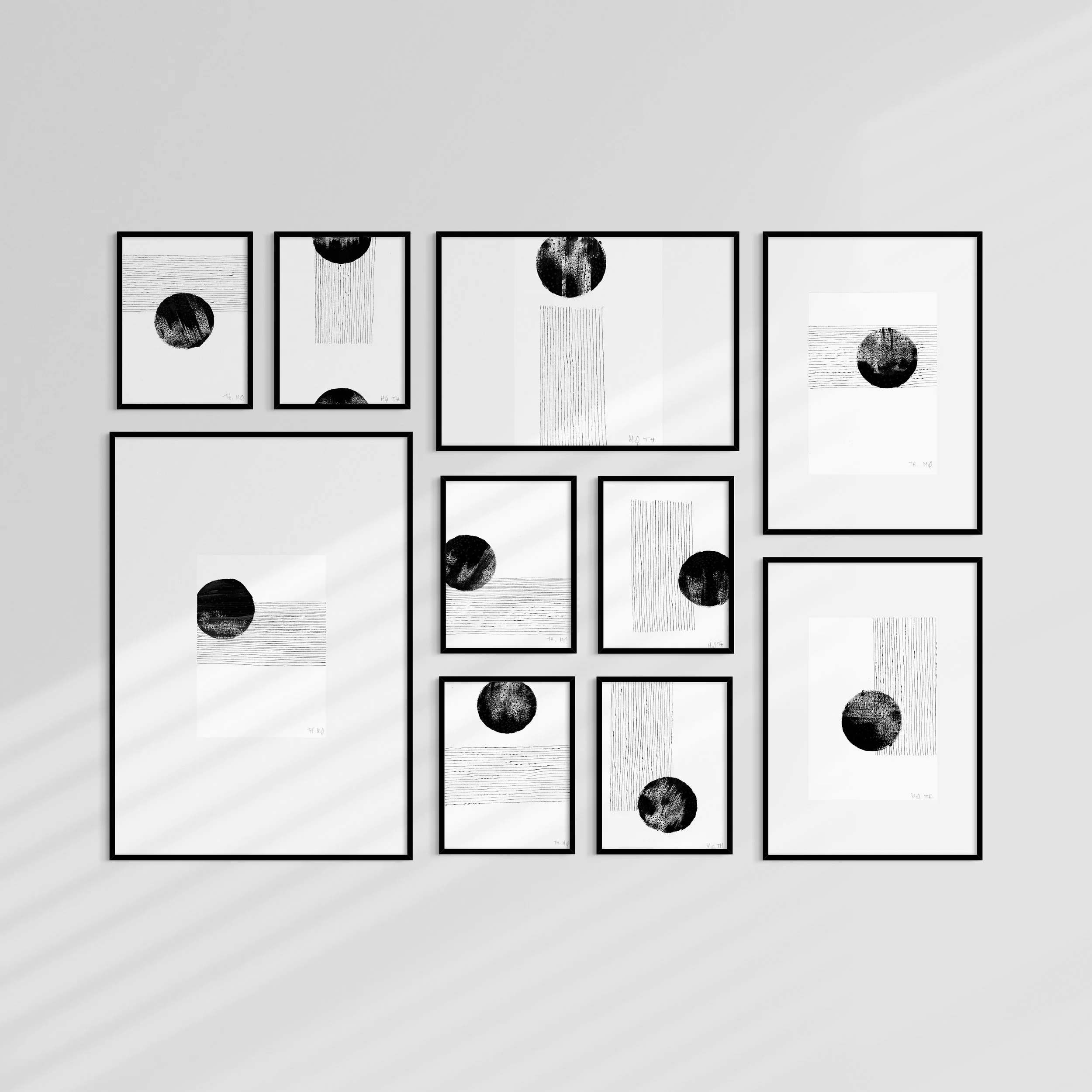 Ensemble de cadres avec des illustrations minimalistes en noir et blanc de formes géométriques.