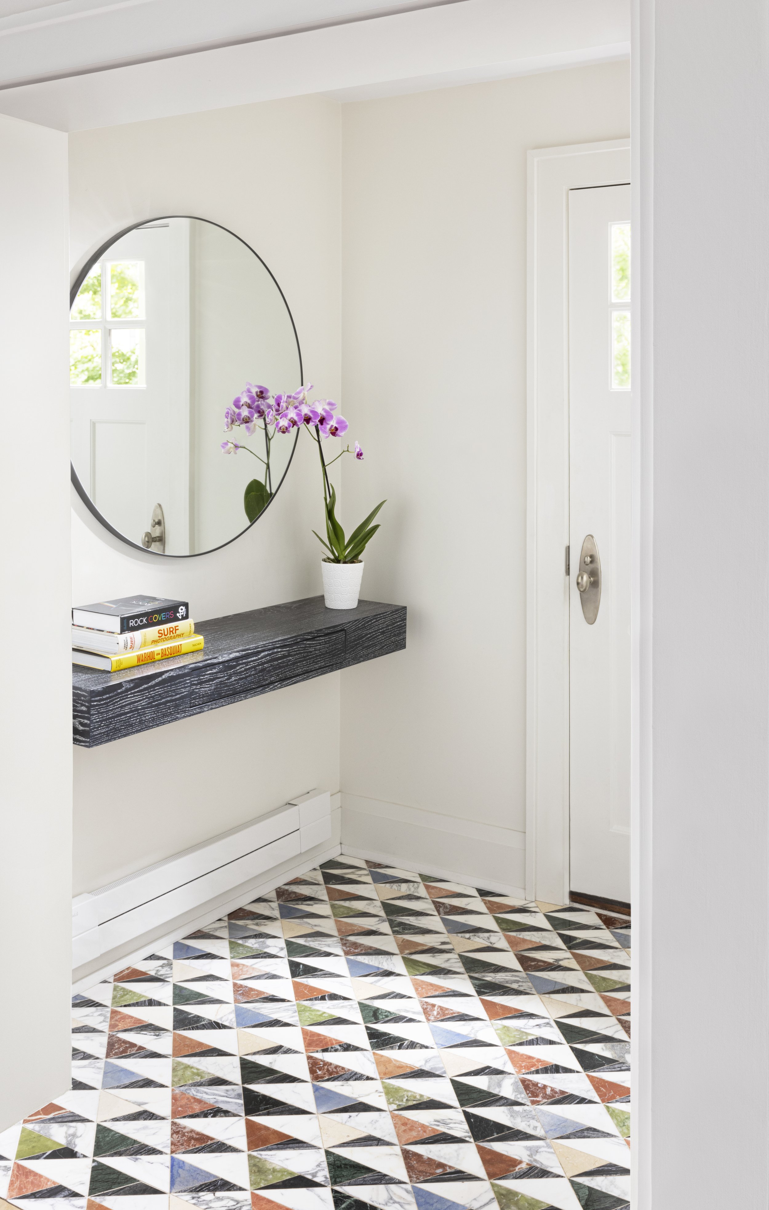 Danas_Bakery_Residence_Entryway_02_Sail_Fete_SSAILFETMP.jpg
