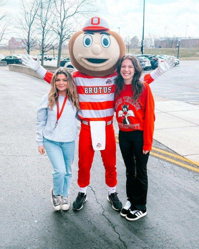 🚨 REFERRAL BONUS ALERT 🚨
Love living at The Griff? Share the vibes! Refer a friend and score a $250 gift card when they lease.
More friends = more rewards. 💸💸