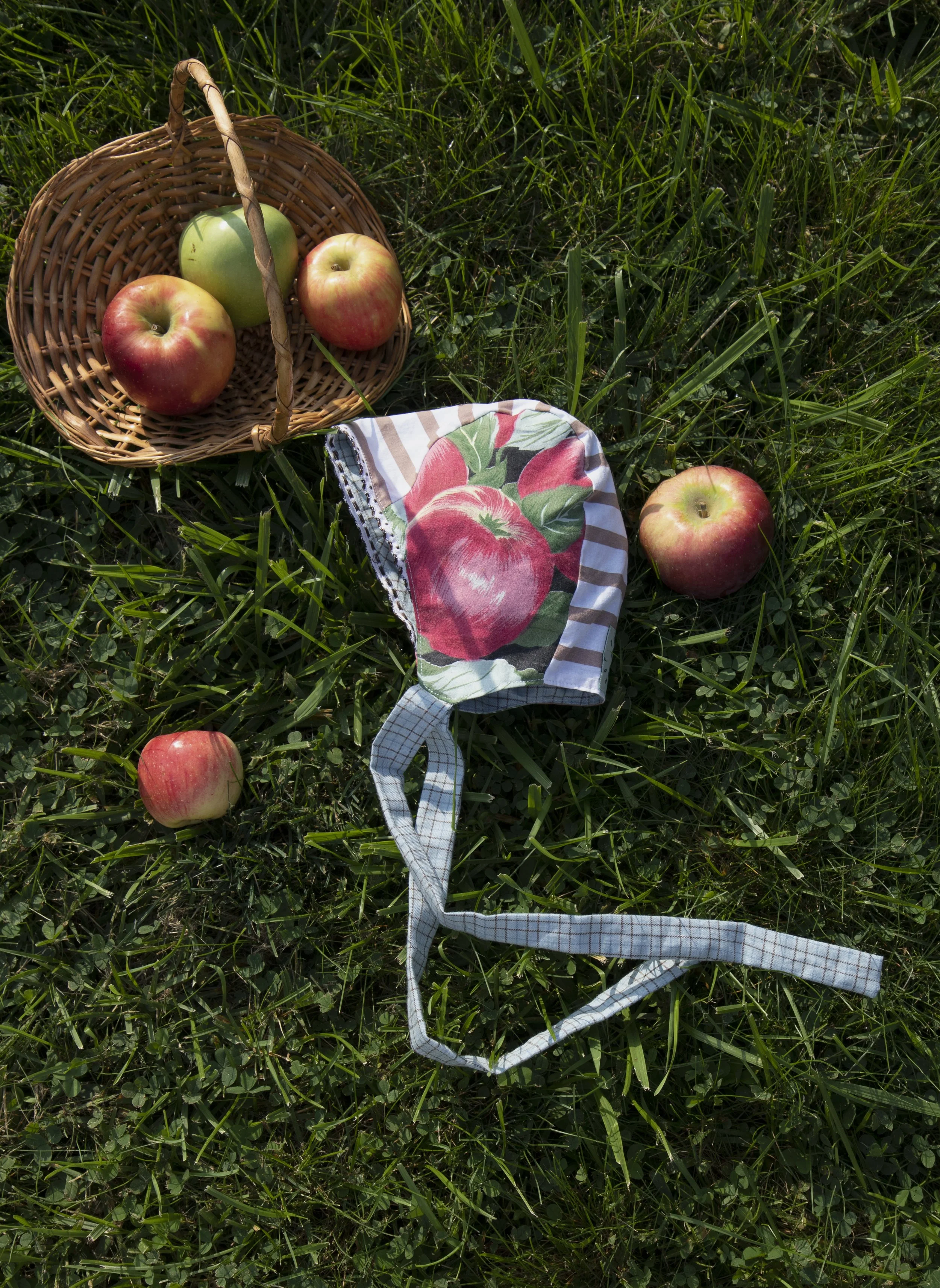 Bushel of Apples Baby Bonnet