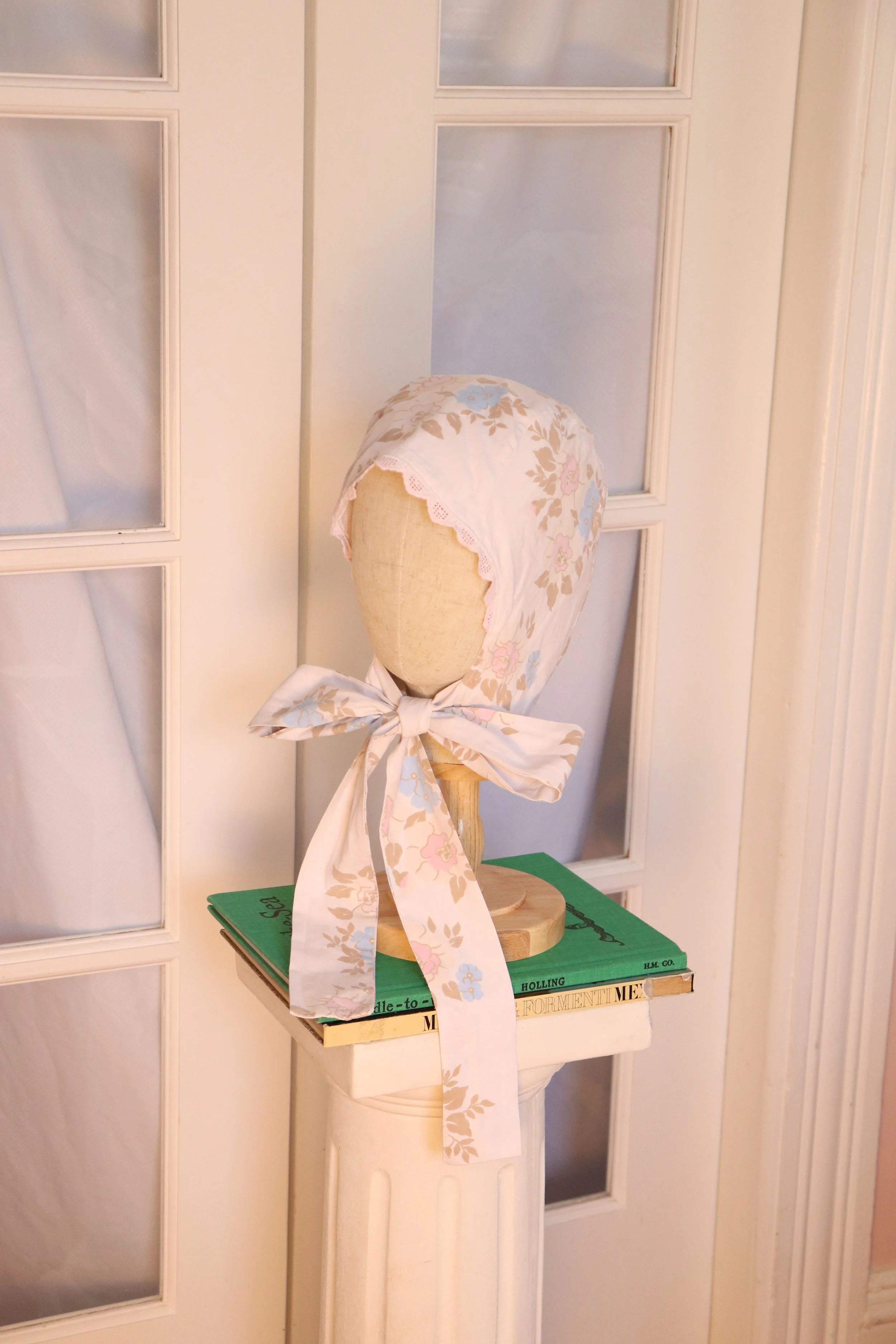 Baby’s Breath Adult Bonnet