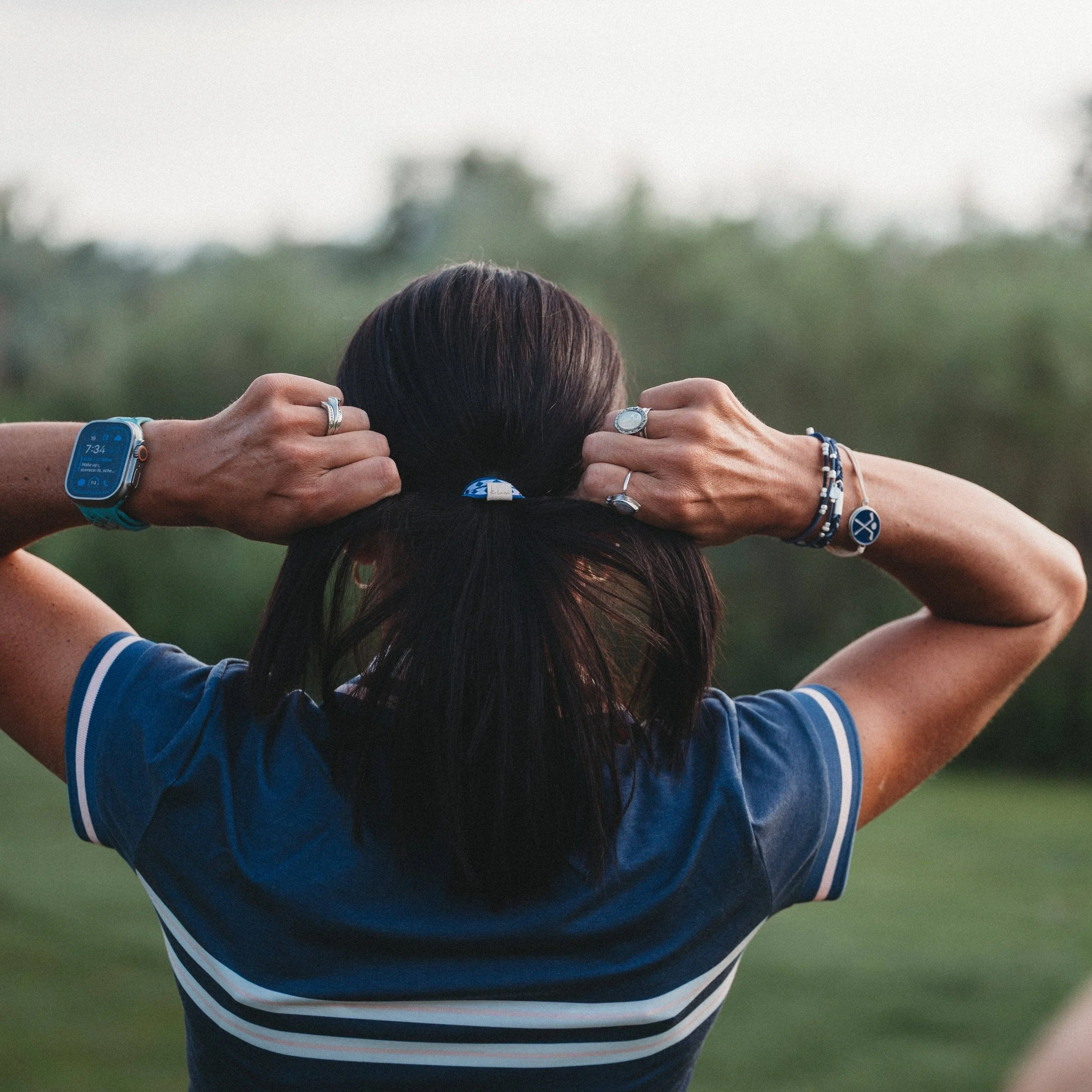 chip-blue-cream-hair-tie-bracelets-with-removable-ball-marker-4.jpg