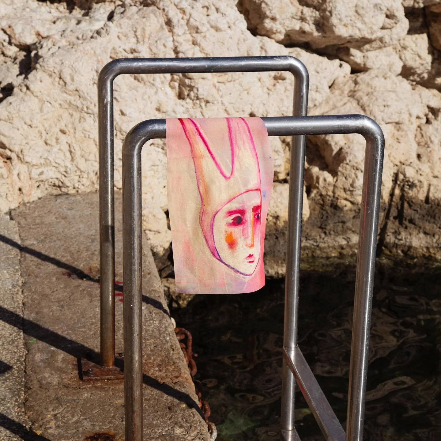 Qui devinera Gummo? Si tu saisis la r&eacute;f&eacute;rence, c&rsquo;est que nos imaginaires se fr&ocirc;lent. Sinon, laisse-toi bercer par la douceur suspendue de l&rsquo;instant. Ce matin, j&rsquo;invite la couleur &agrave; danser sur la grisaille 