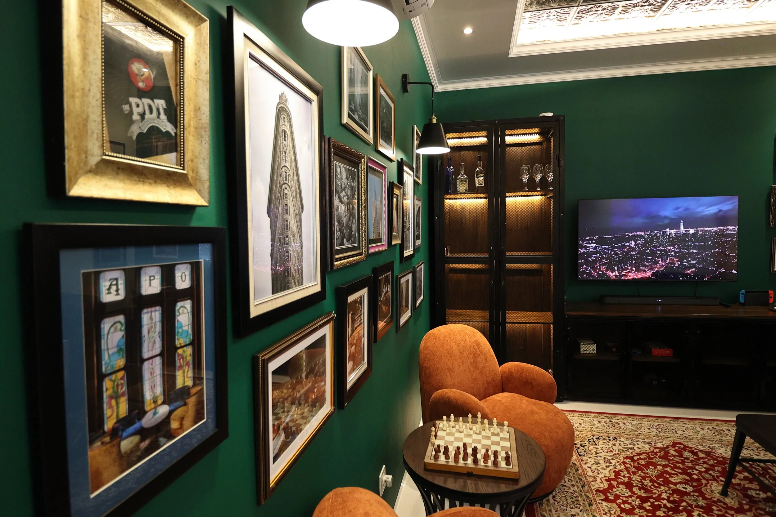 4Br-Lounge Side Wall Shot.JPG