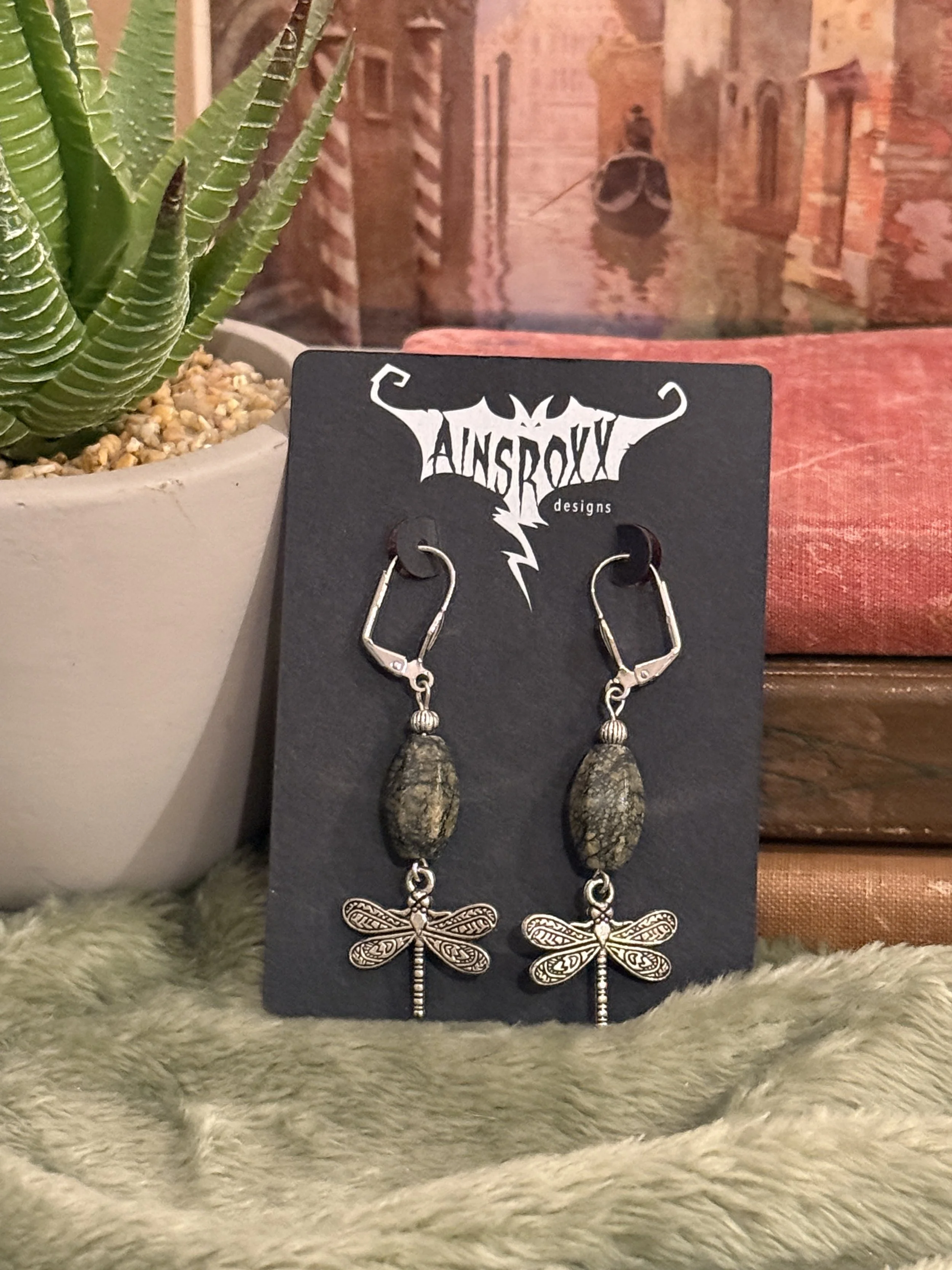 Dragonflies (gray)