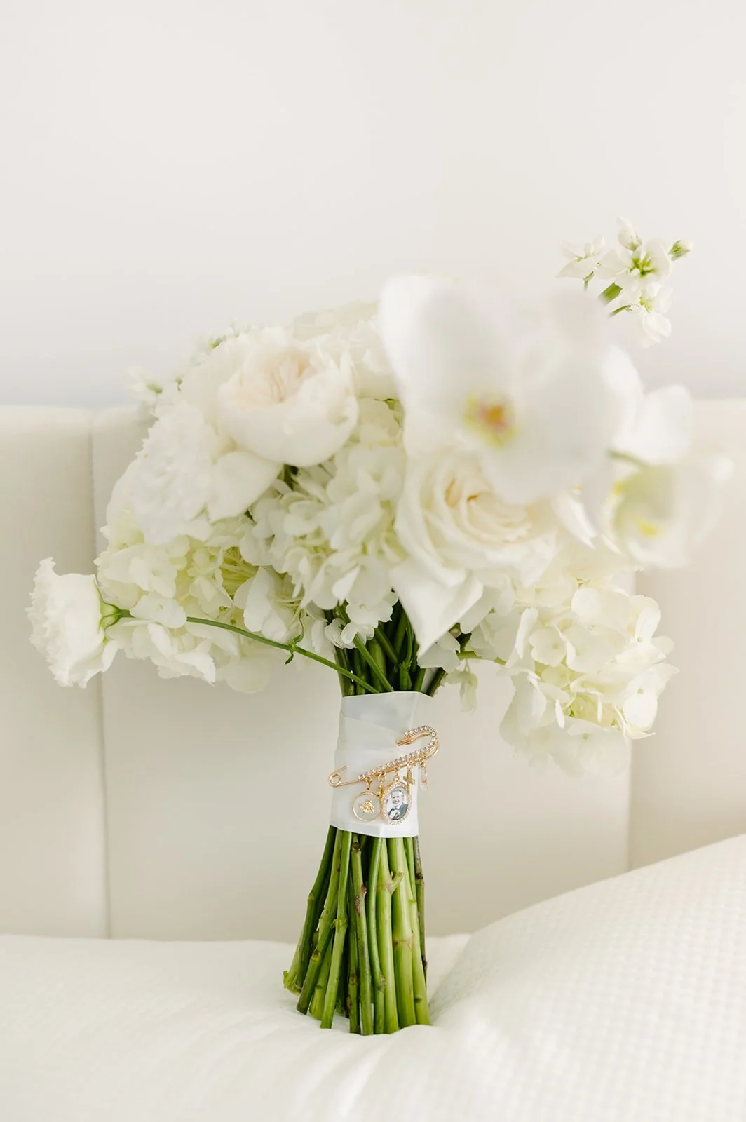 A modern yet timeless wedding at the guild inn estate. Toronto Wedding Flowers