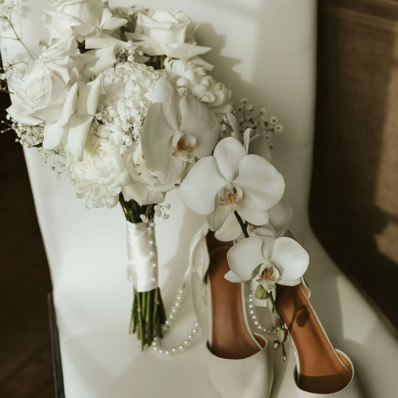 Modern, clean, and timeless &mdash; my favourite trio.
Weddings like this remind me why I love designing in the winter season. Neutral tones, layered textures, and intentional greenery create such a warm, elevated feel.

Every detail was crafted to b